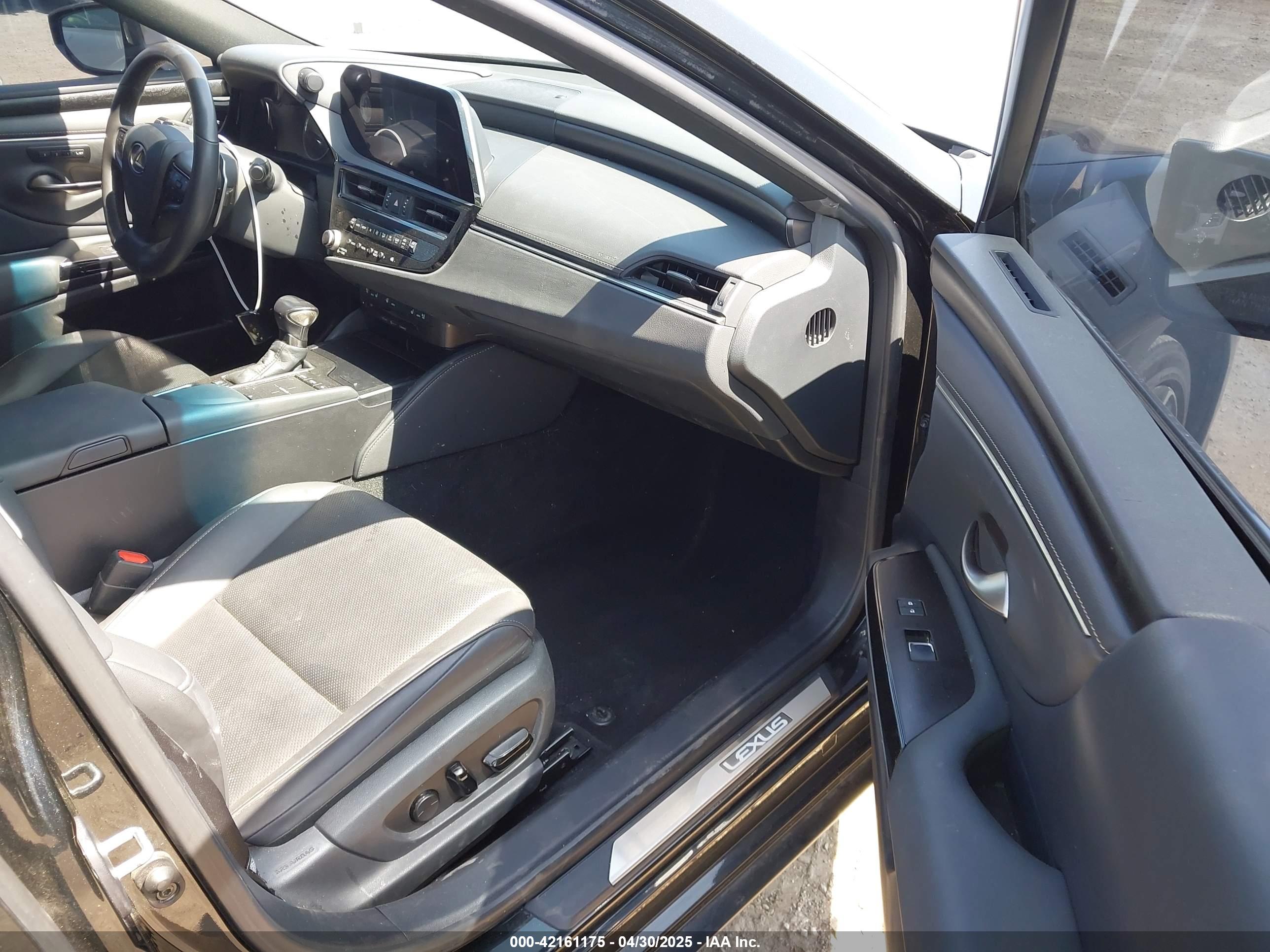 LEXUS ES image 5