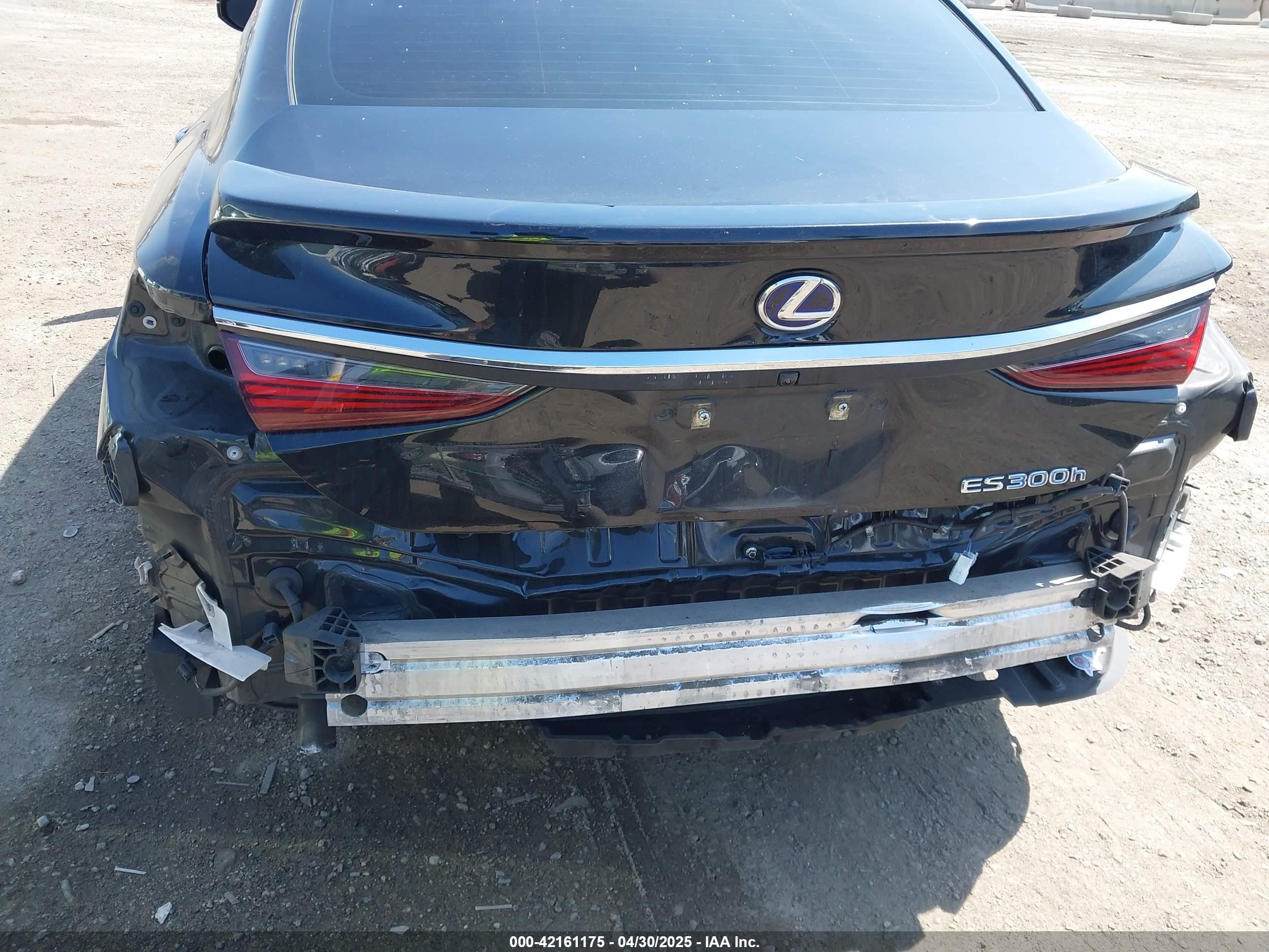 LEXUS ES image 6