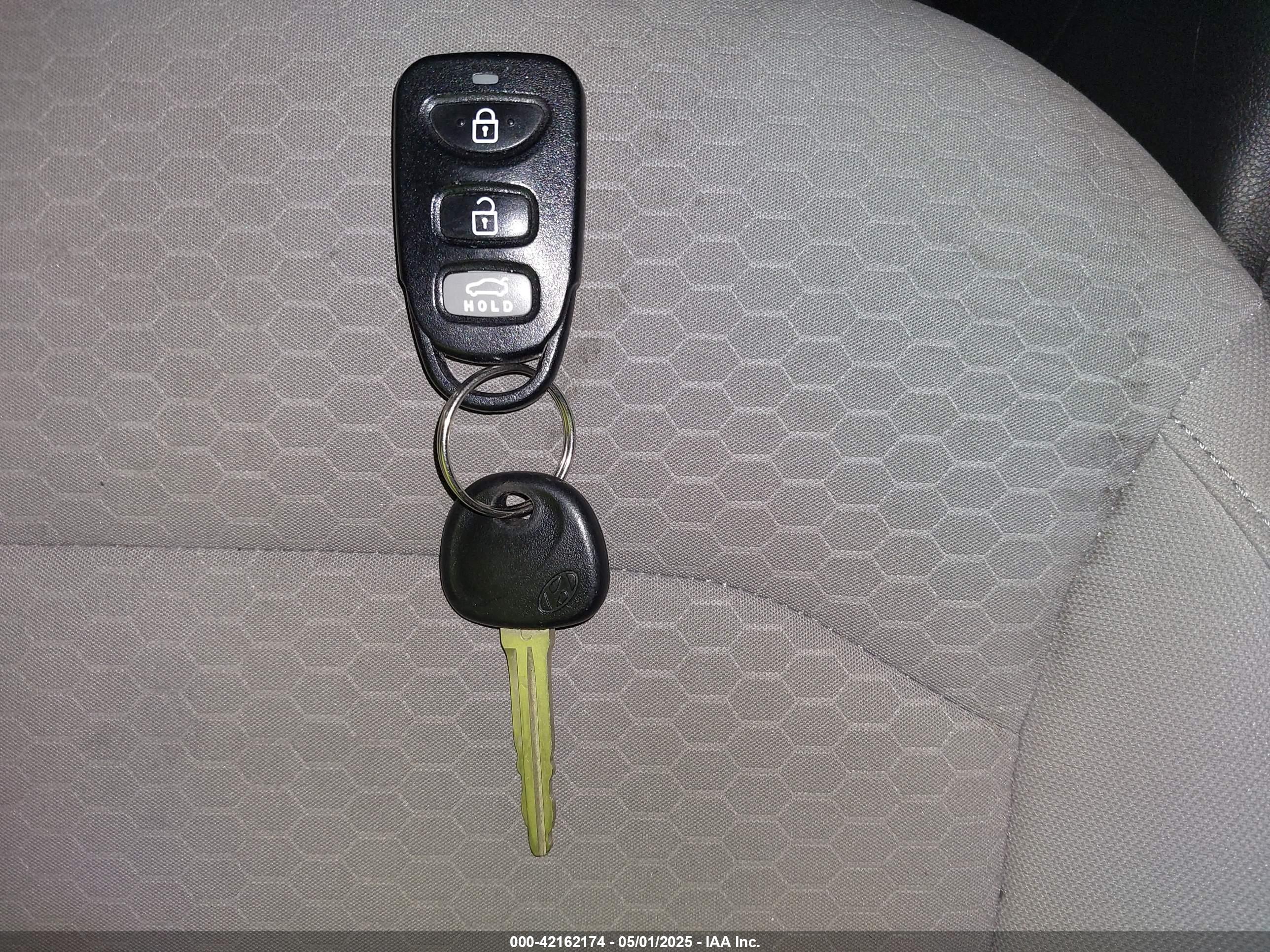 HYUNDAI ELANTRA image 11
