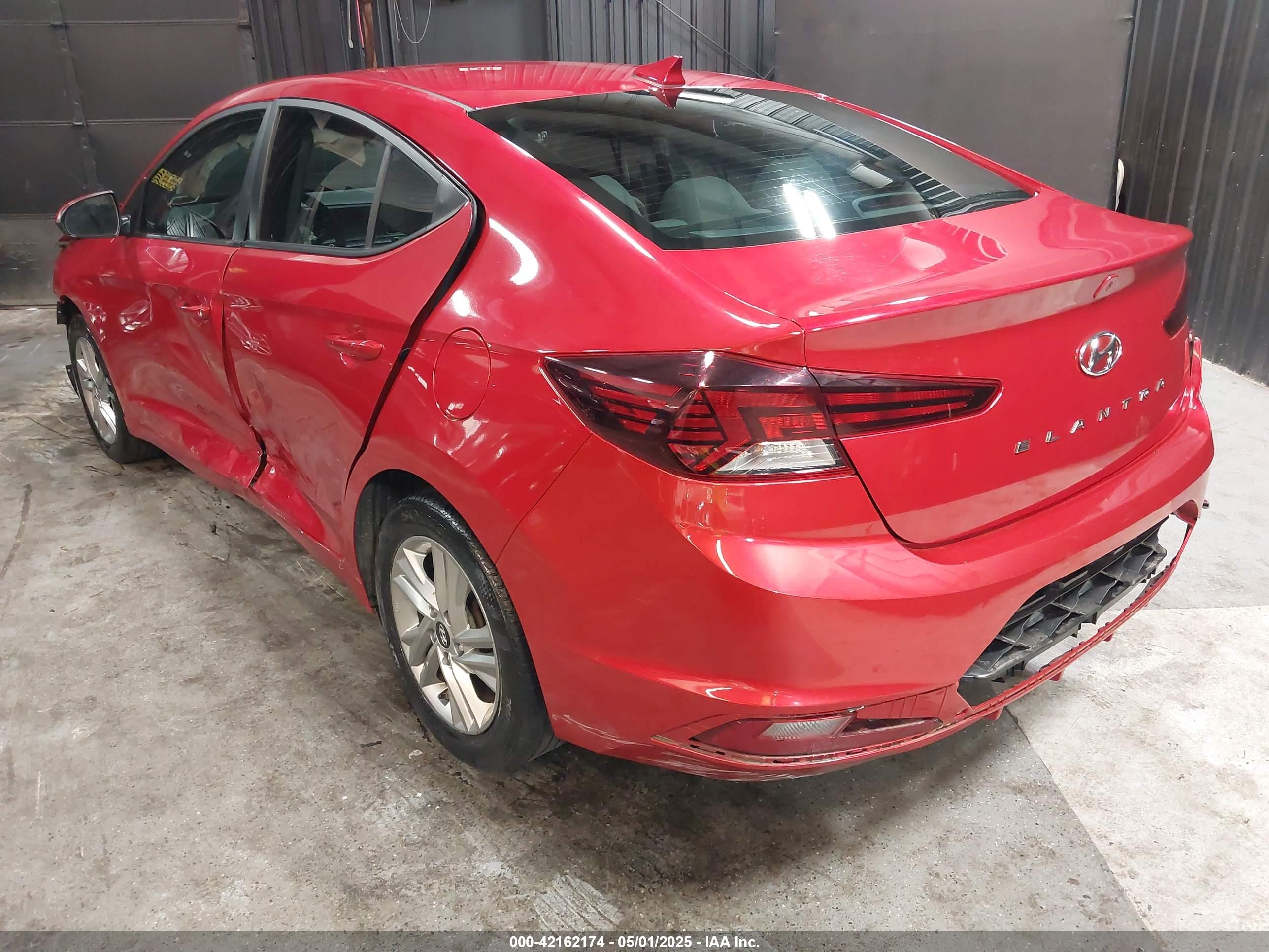 HYUNDAI ELANTRA image 3
