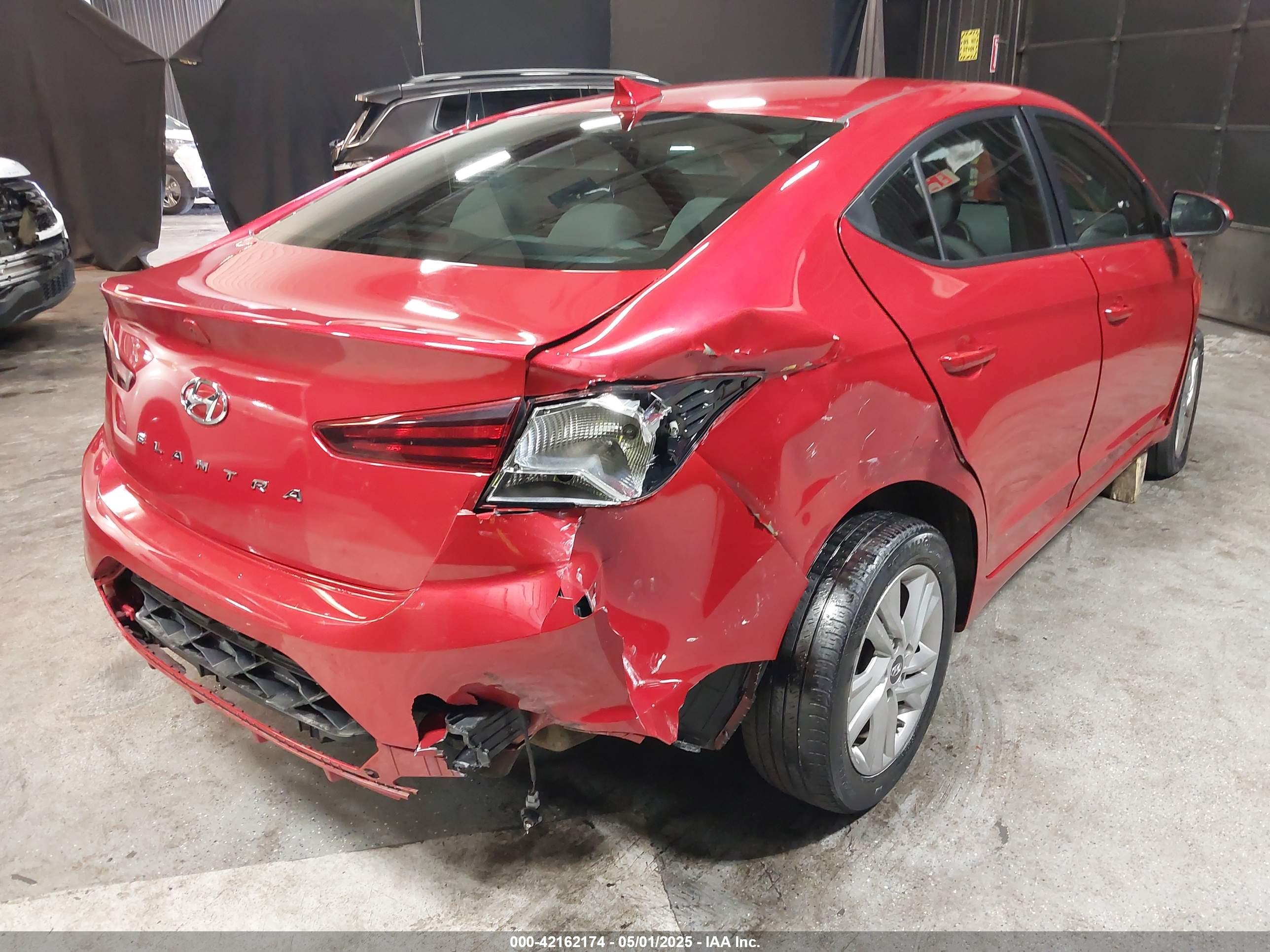 HYUNDAI ELANTRA image 4