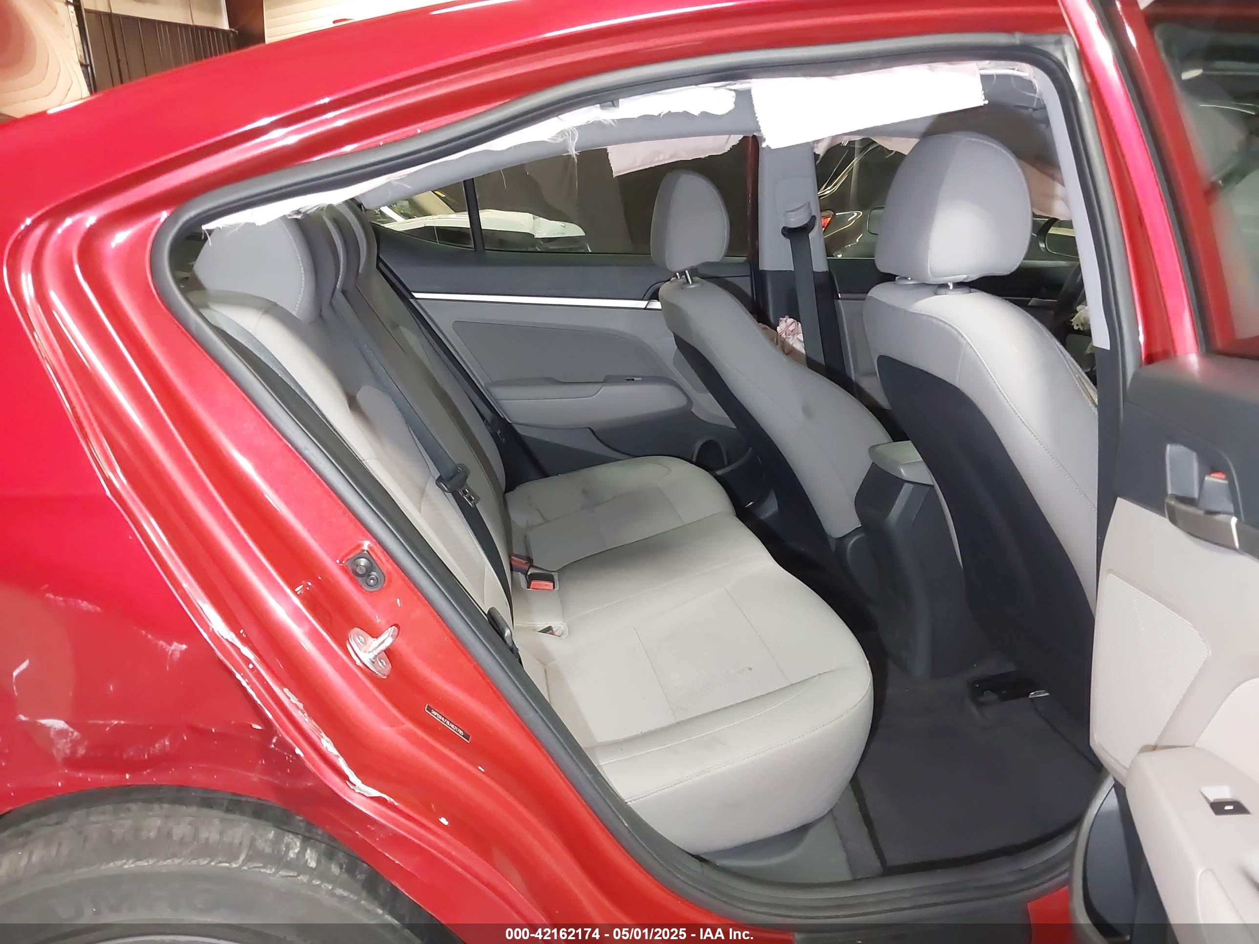 HYUNDAI ELANTRA image 8