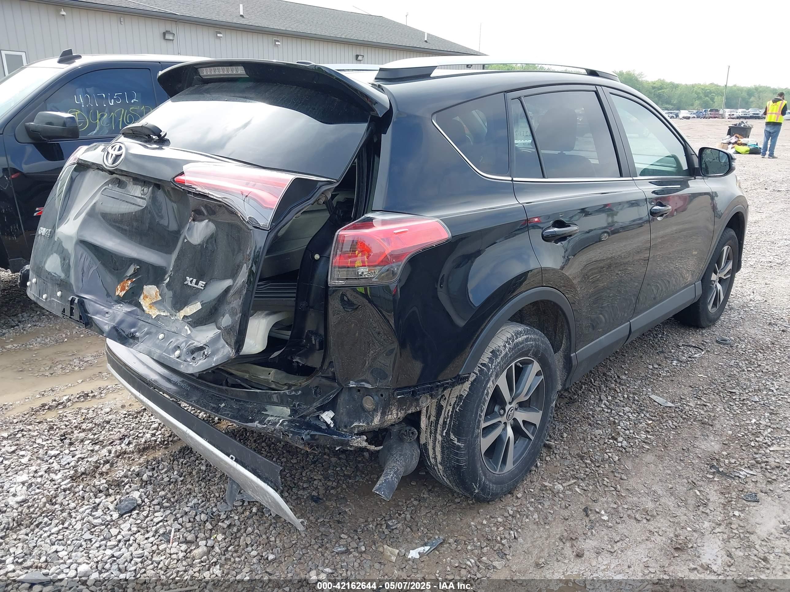 TOYOTA RAV4 image 4