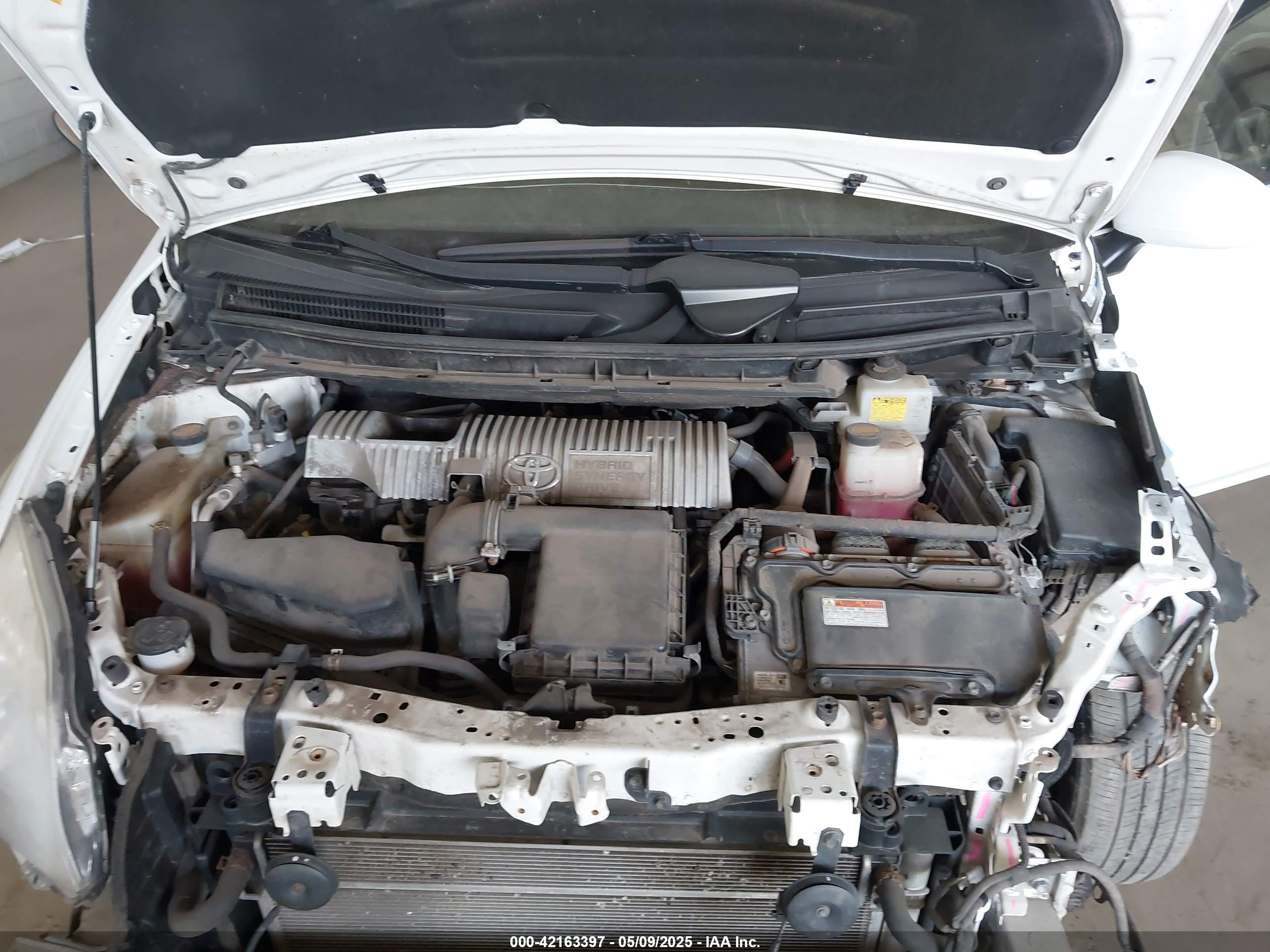 TOYOTA PRIUS image 10
