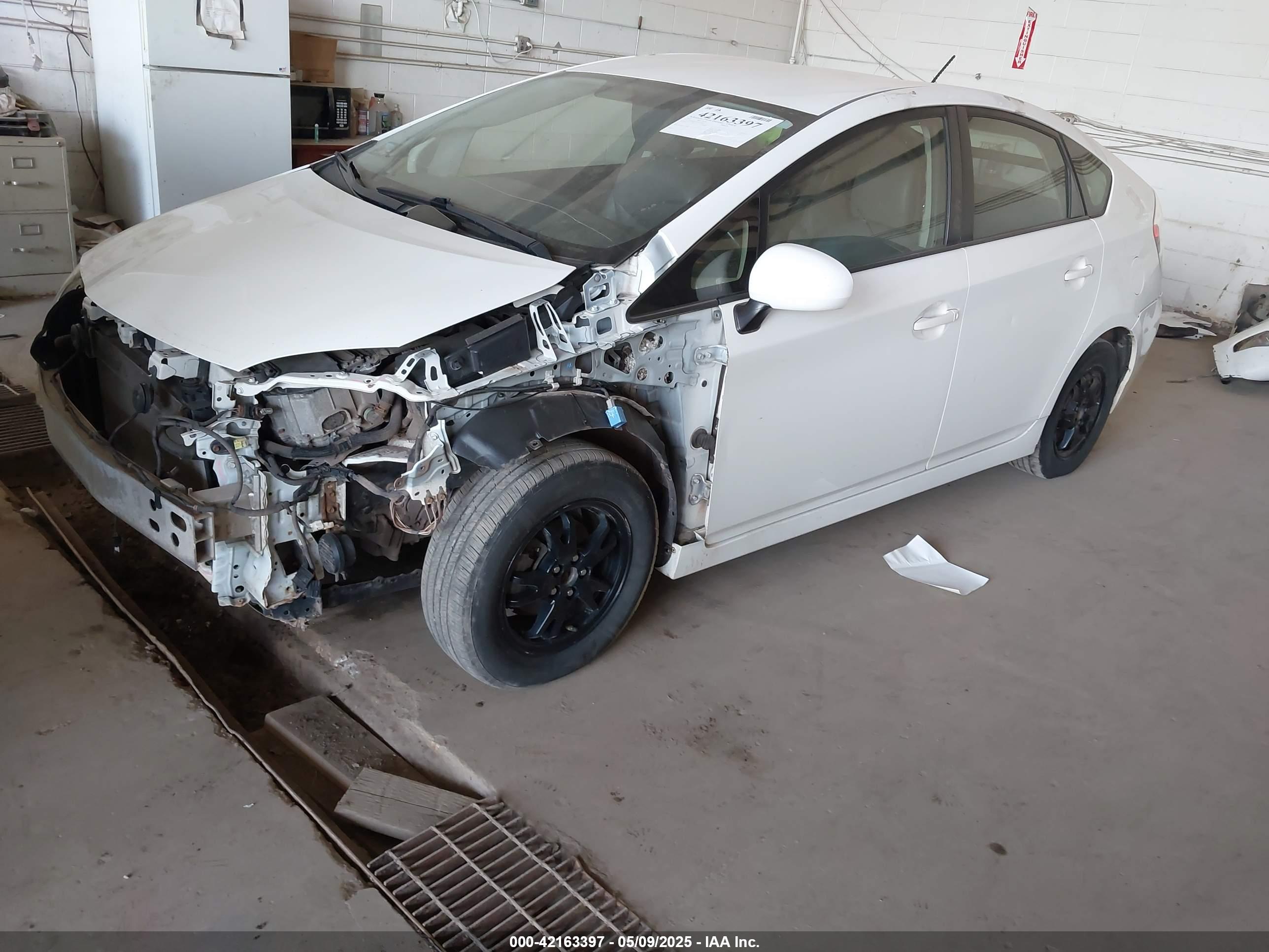 TOYOTA PRIUS image 2