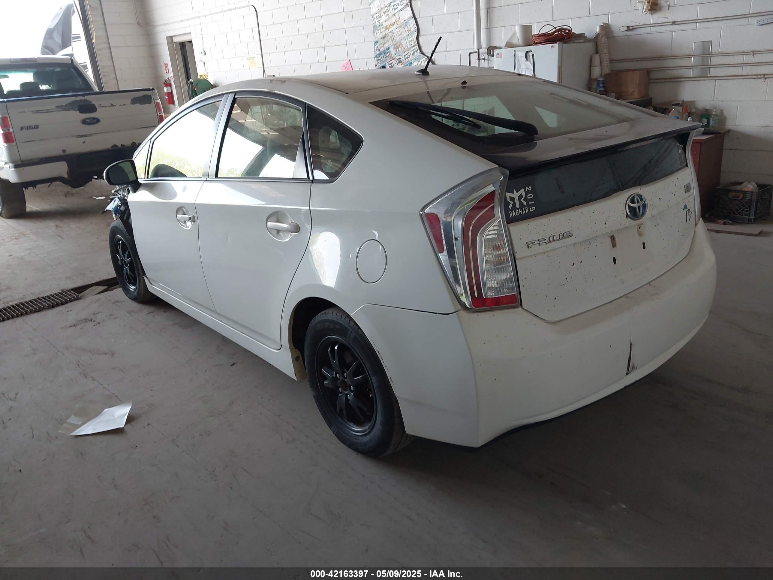 TOYOTA PRIUS image 3