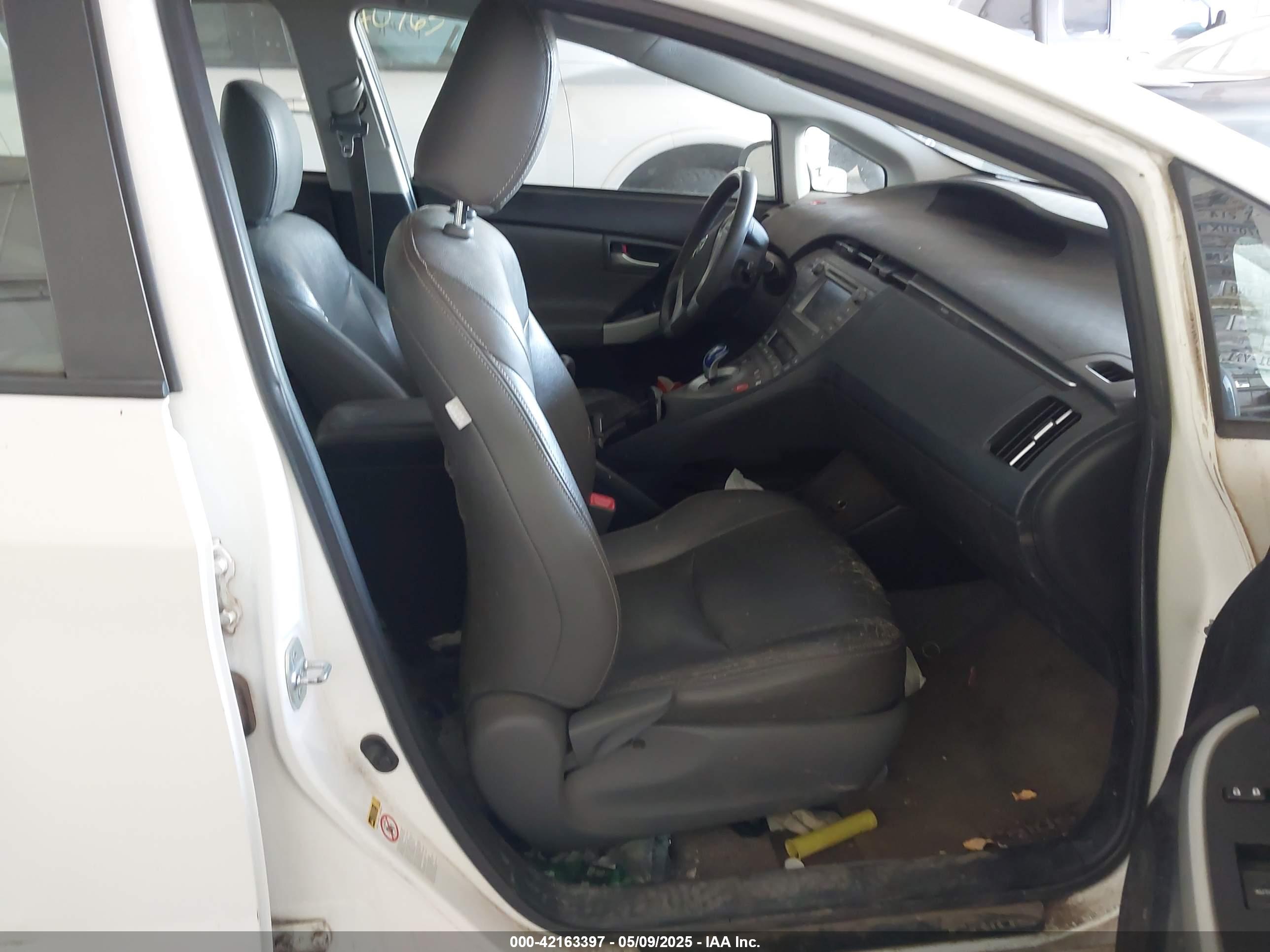 TOYOTA PRIUS image 5