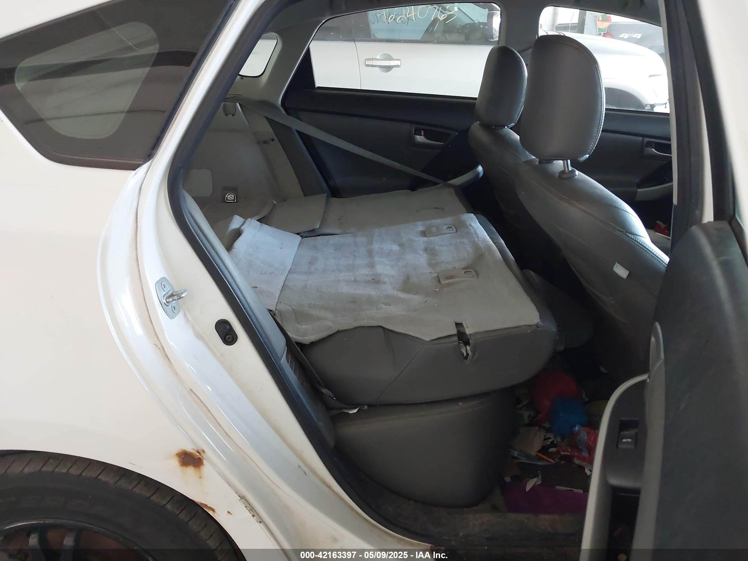 TOYOTA PRIUS image 8