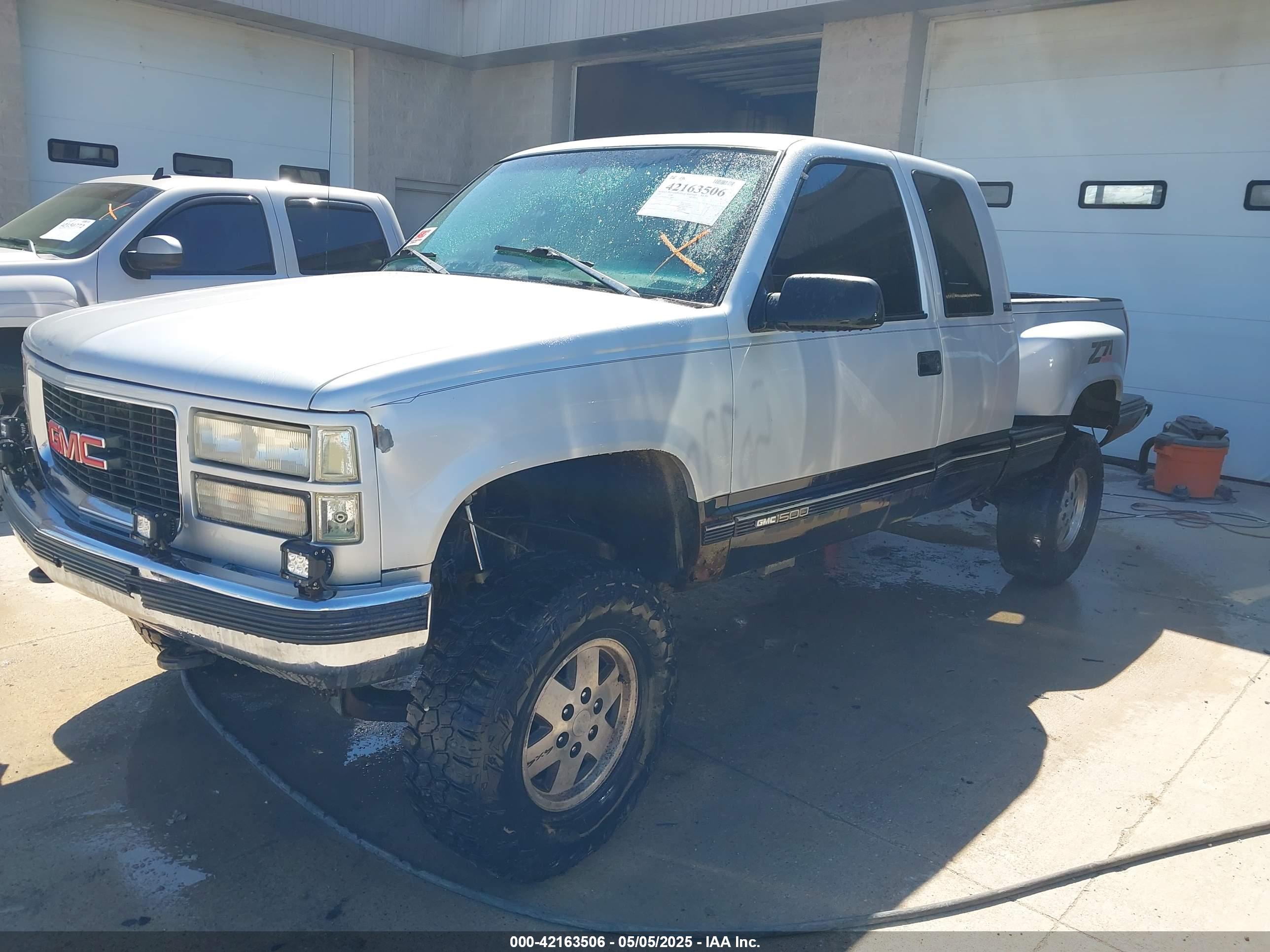 GMC SIERRA image 2