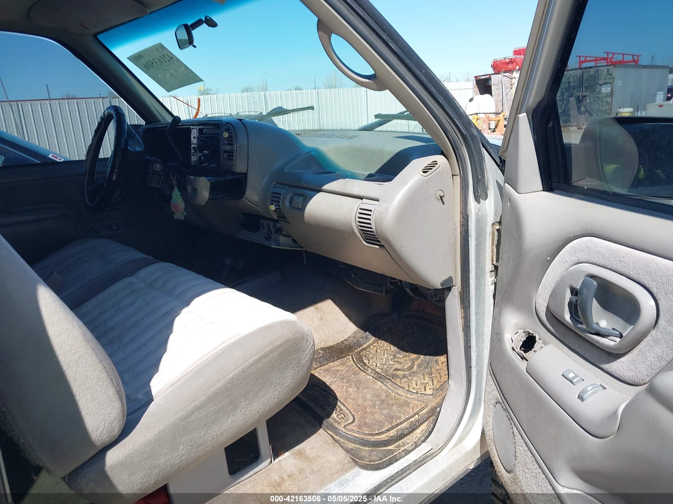 GMC SIERRA image 5