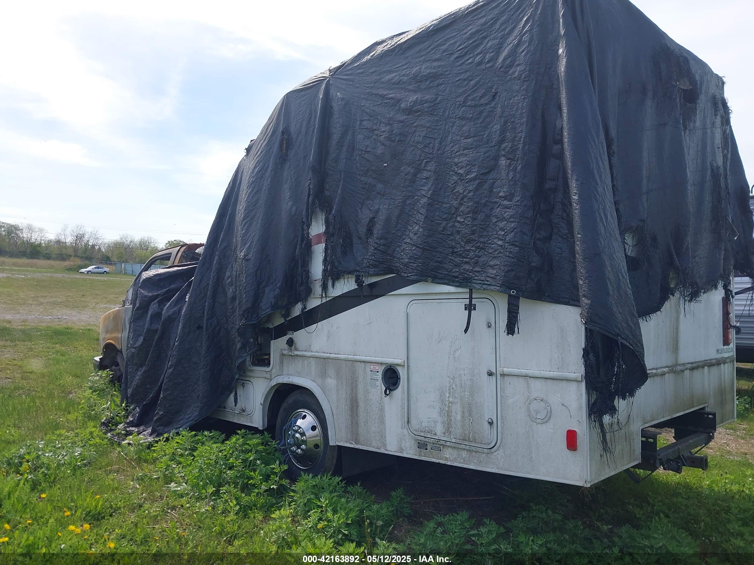 CHEVROLET EXPRESS image 3