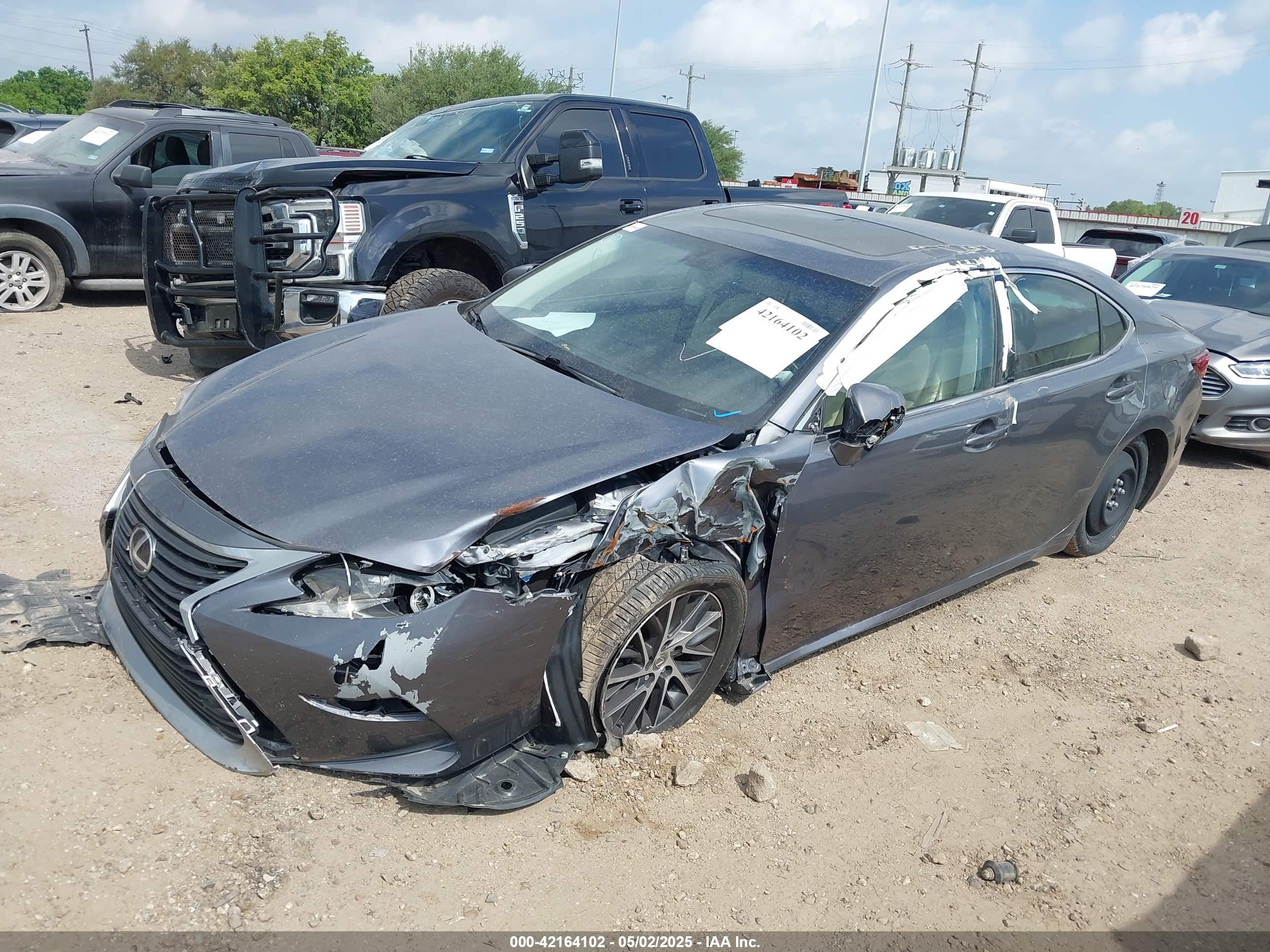 LEXUS ES image 2