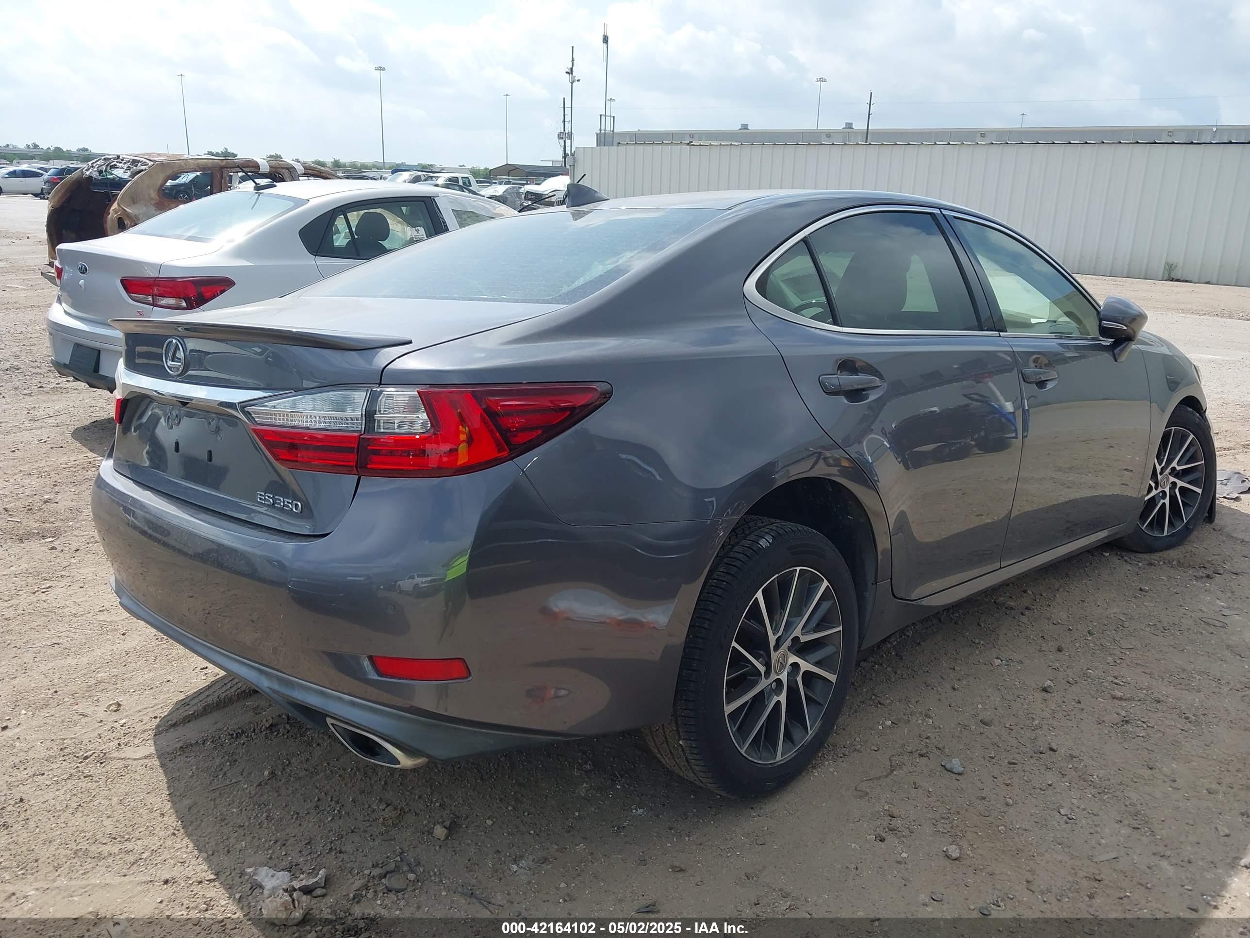LEXUS ES image 4