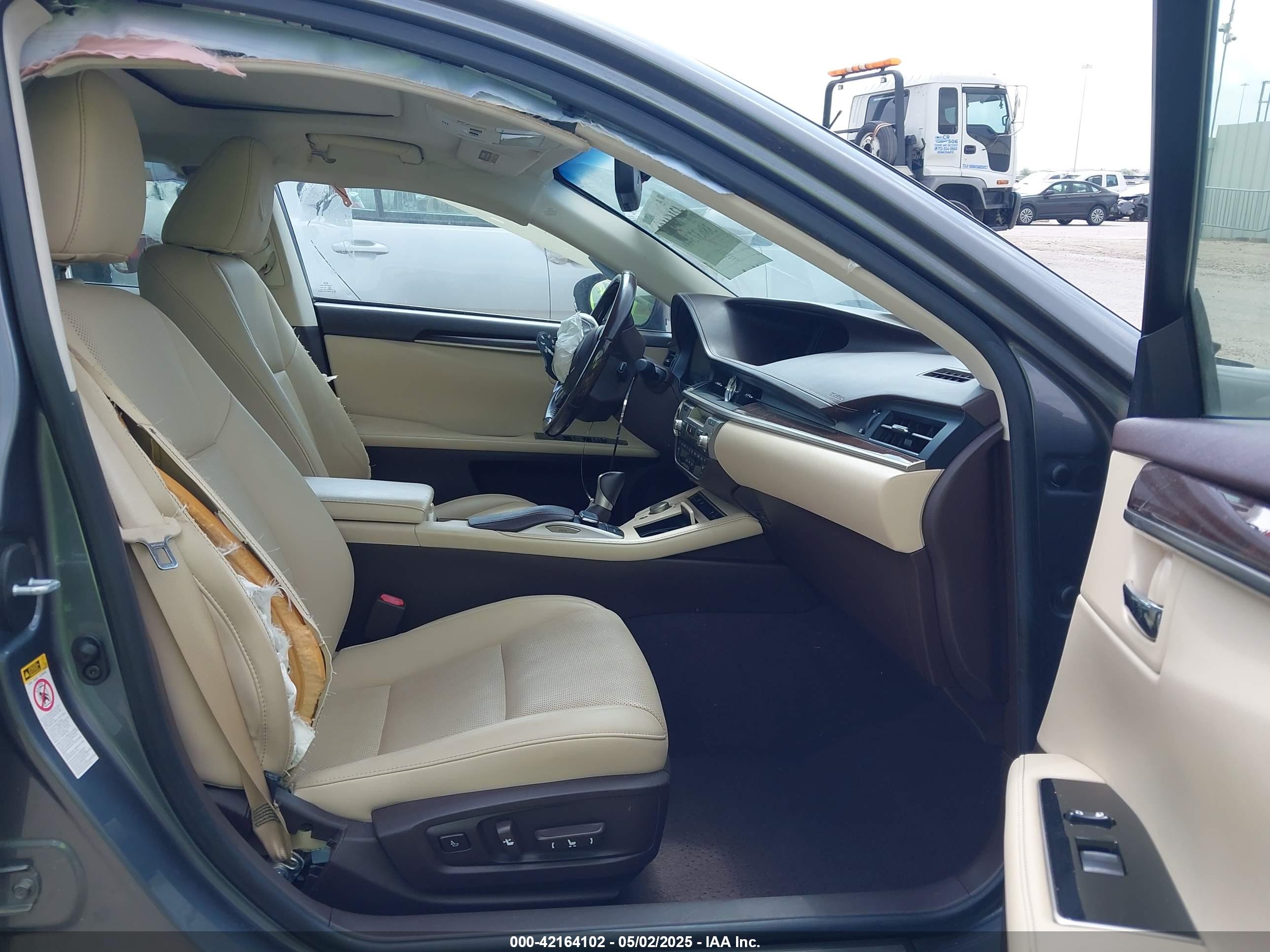LEXUS ES image 5