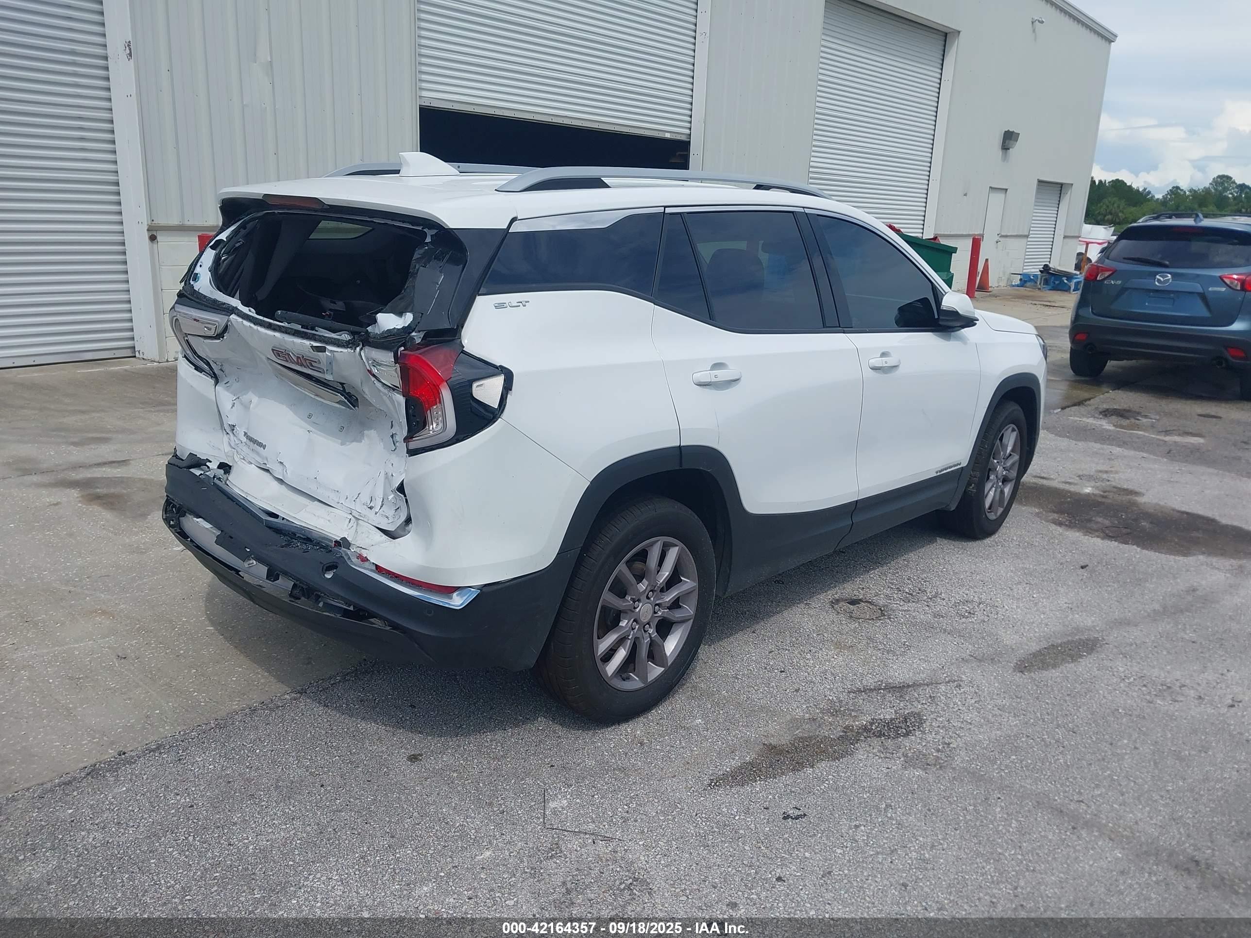 GMC TERRAIN image 4