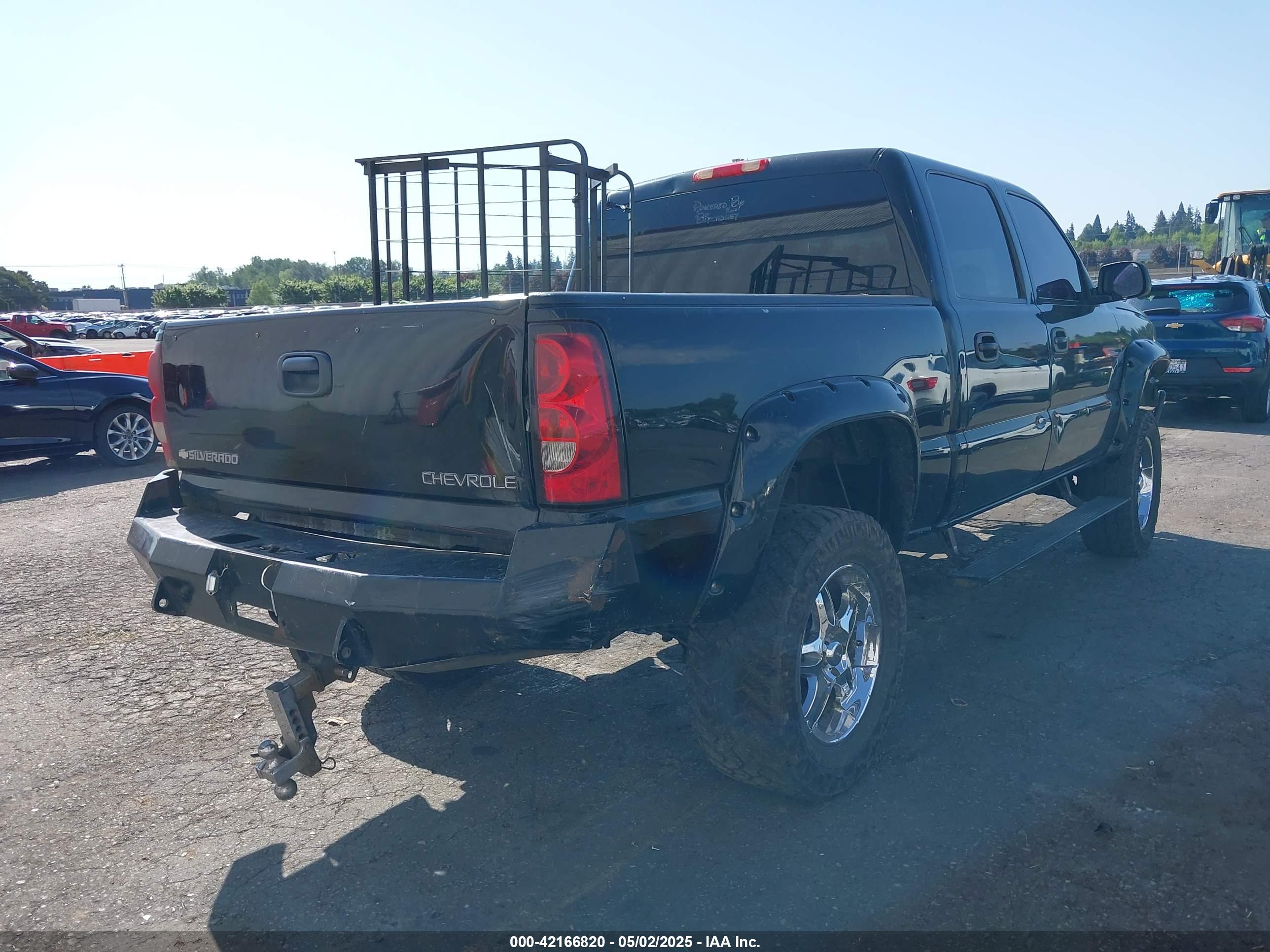 CHEVROLET SILVERADO image 4