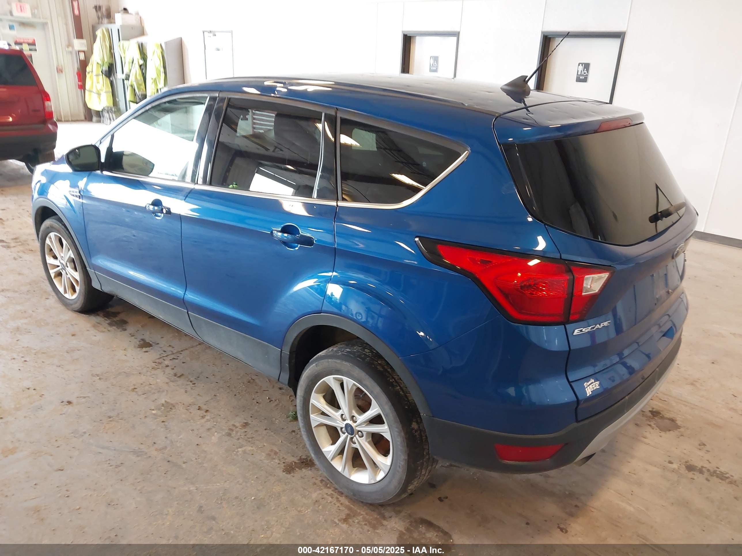 FORD ESCAPE image 3