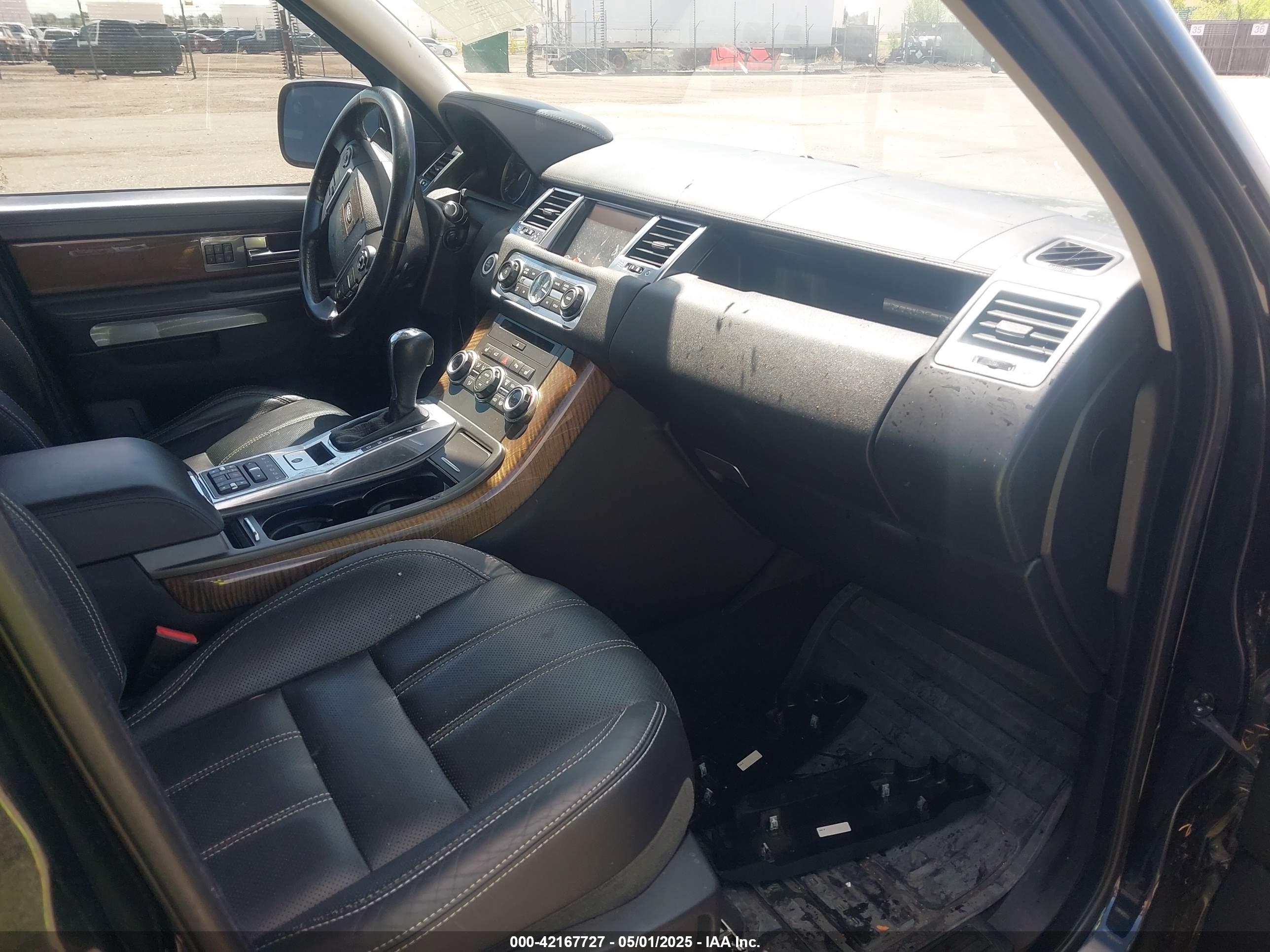 LAND ROVER image 5