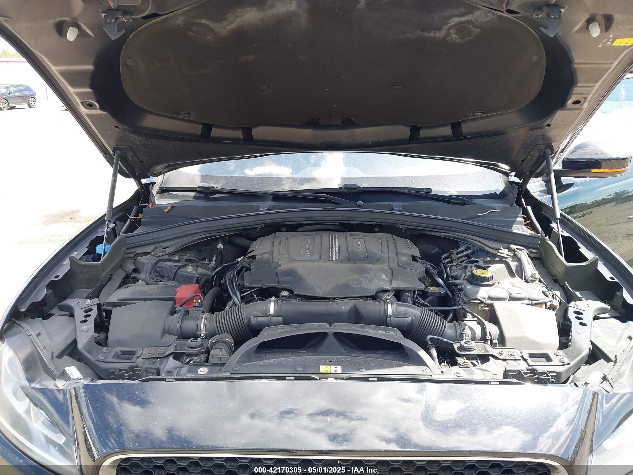 JAGUAR F-PACE image 10