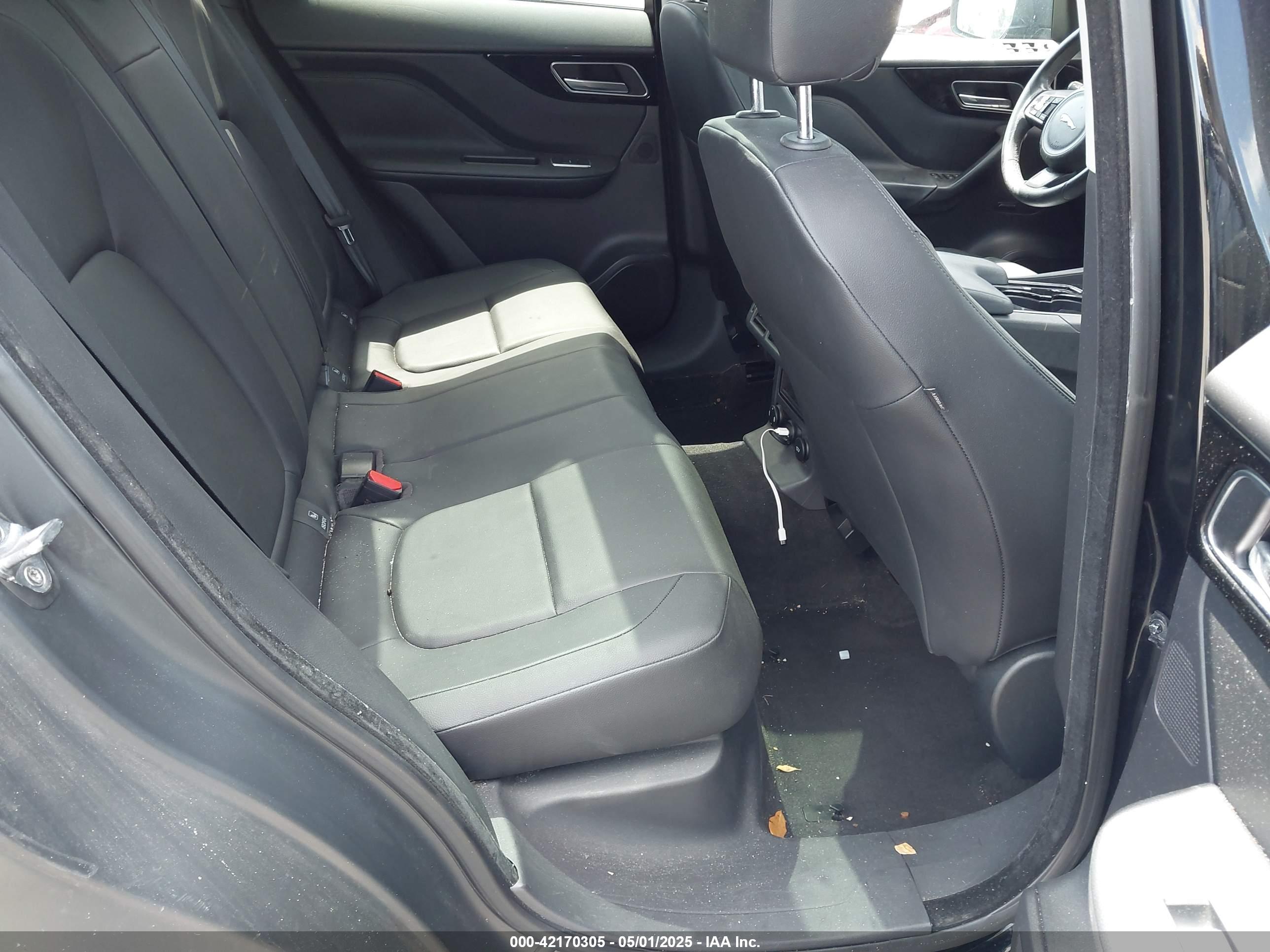 JAGUAR F-PACE image 8