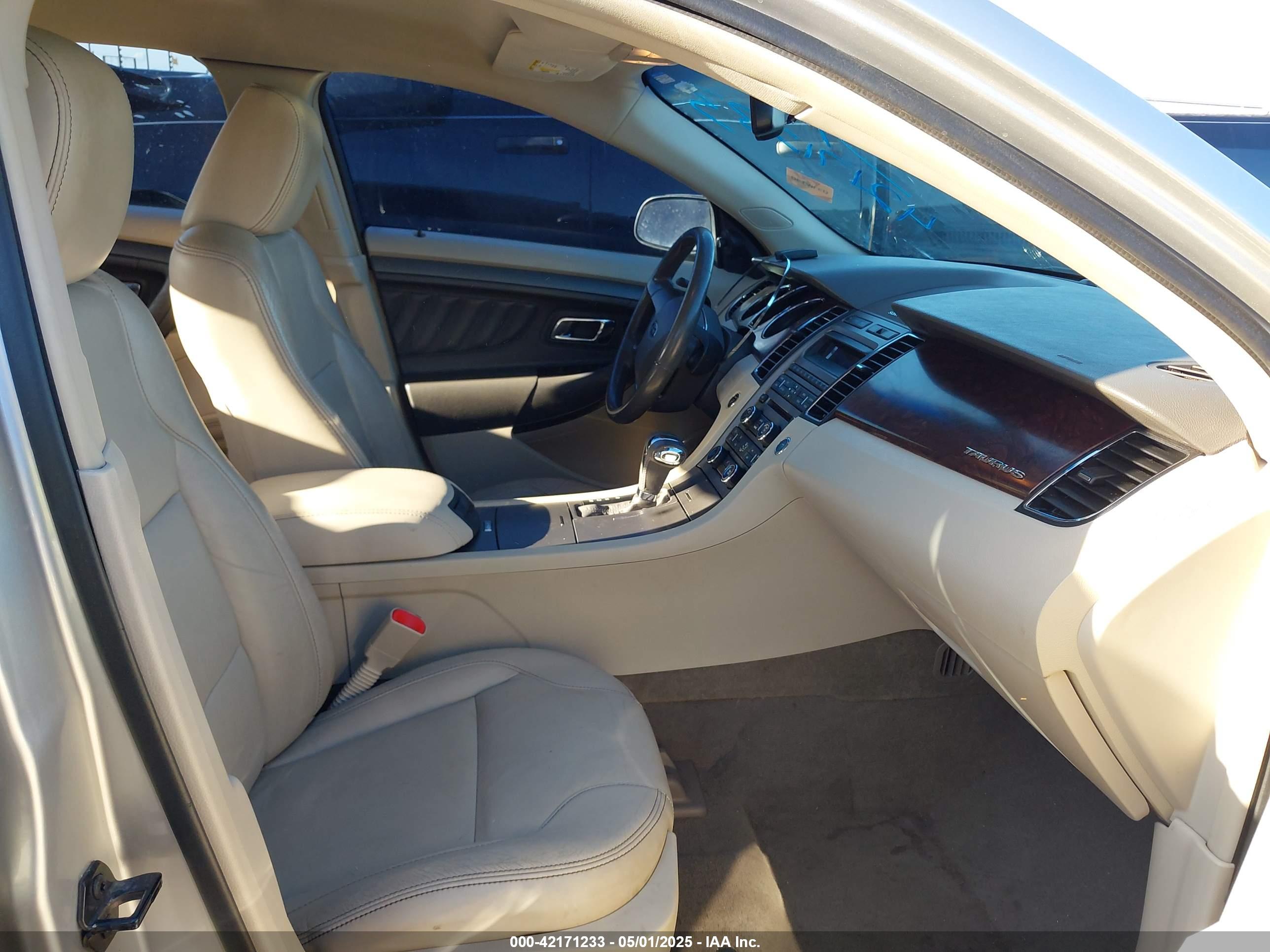 FORD TAURUS image 5