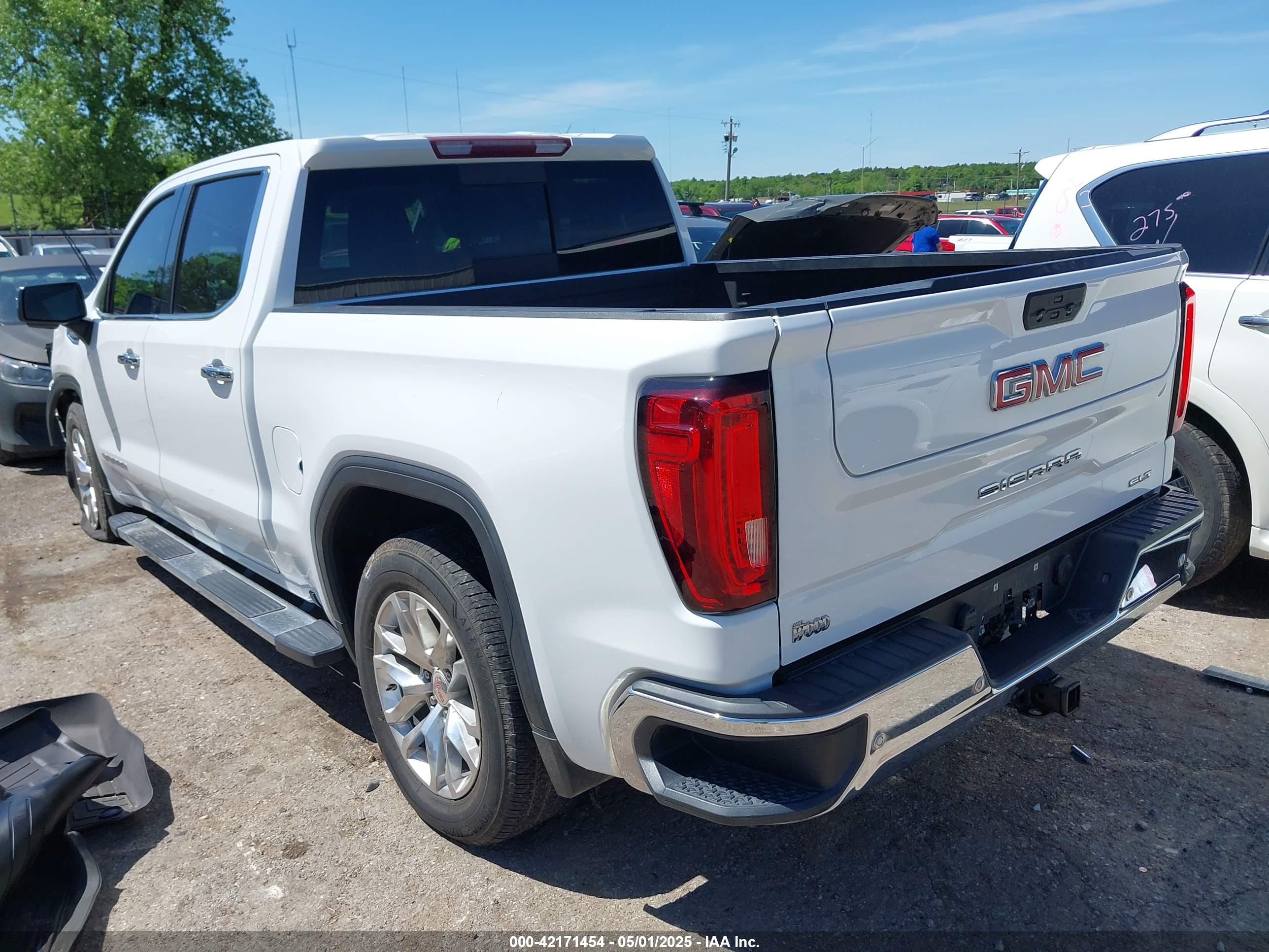 GMC SIERRA image 3