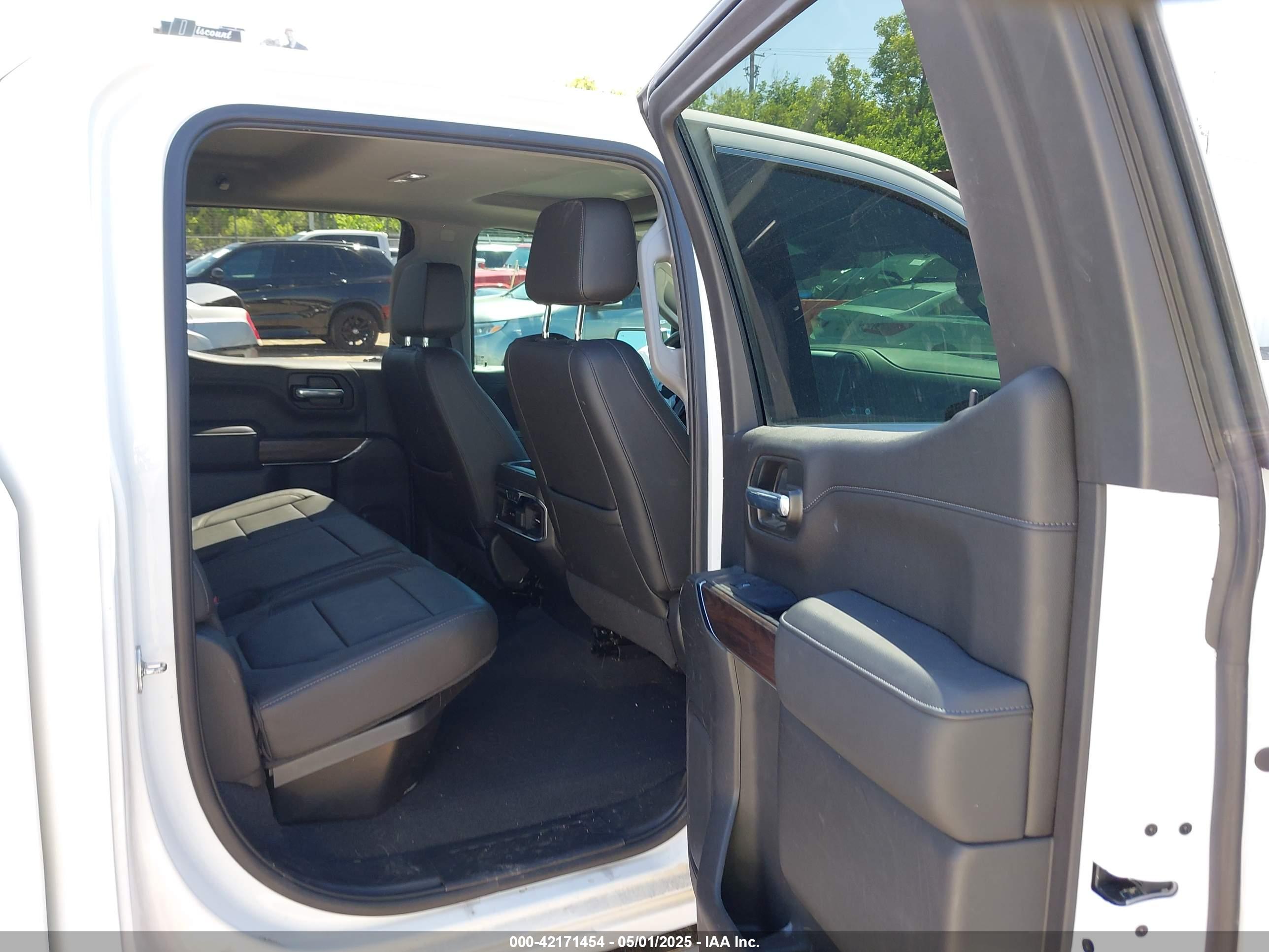 GMC SIERRA image 8
