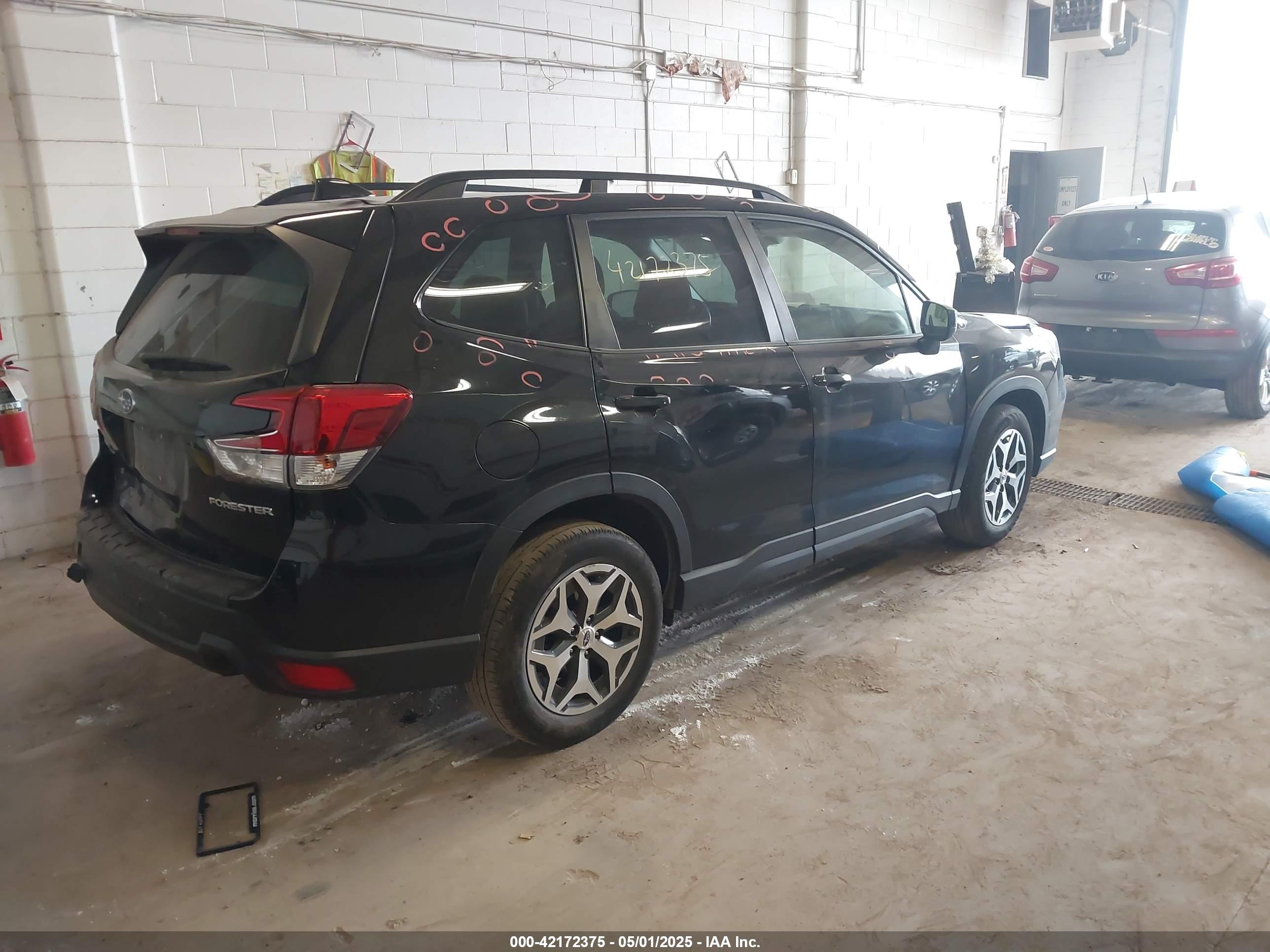 SUBARU FORESTER image 4