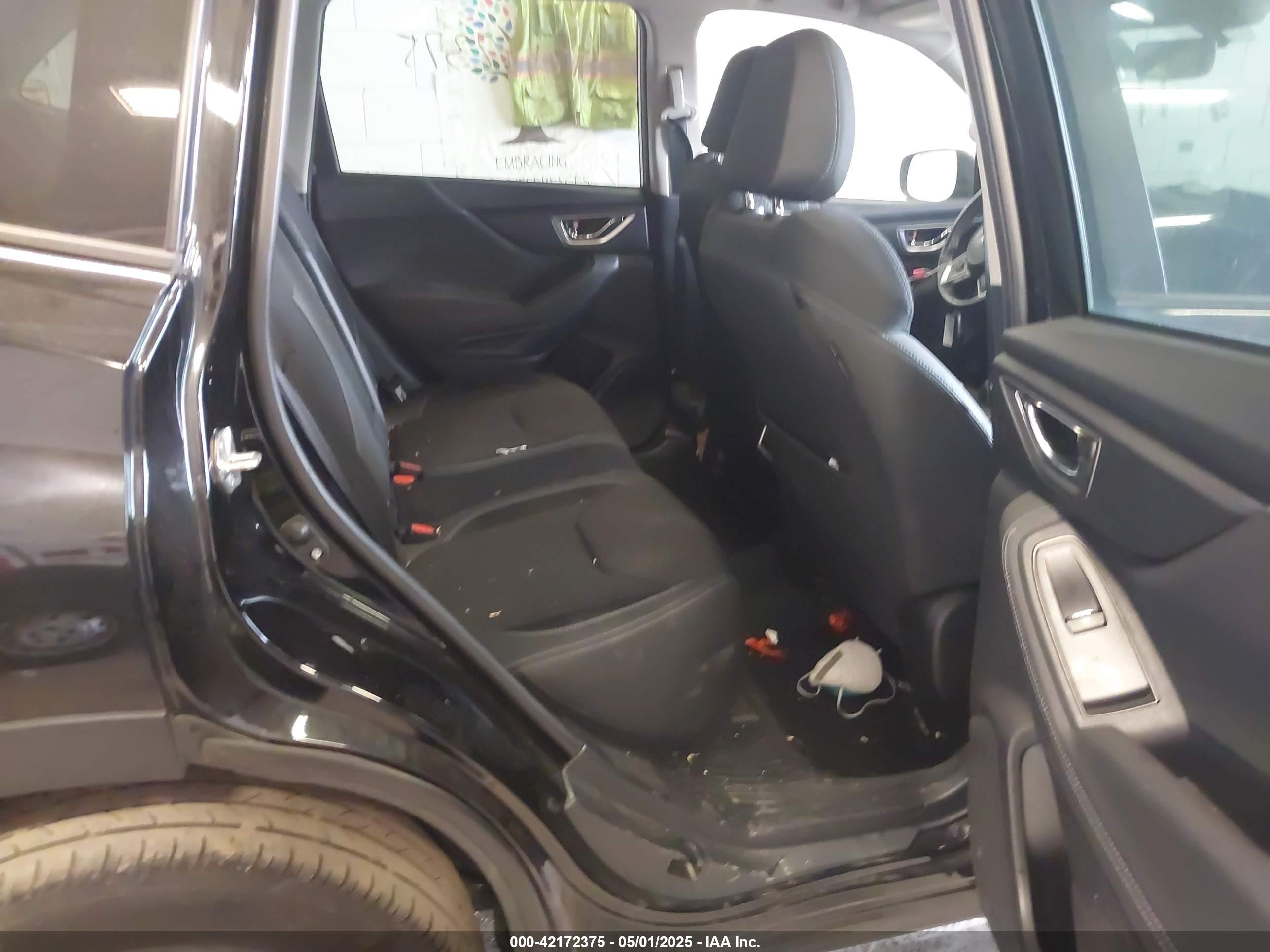 SUBARU FORESTER image 8