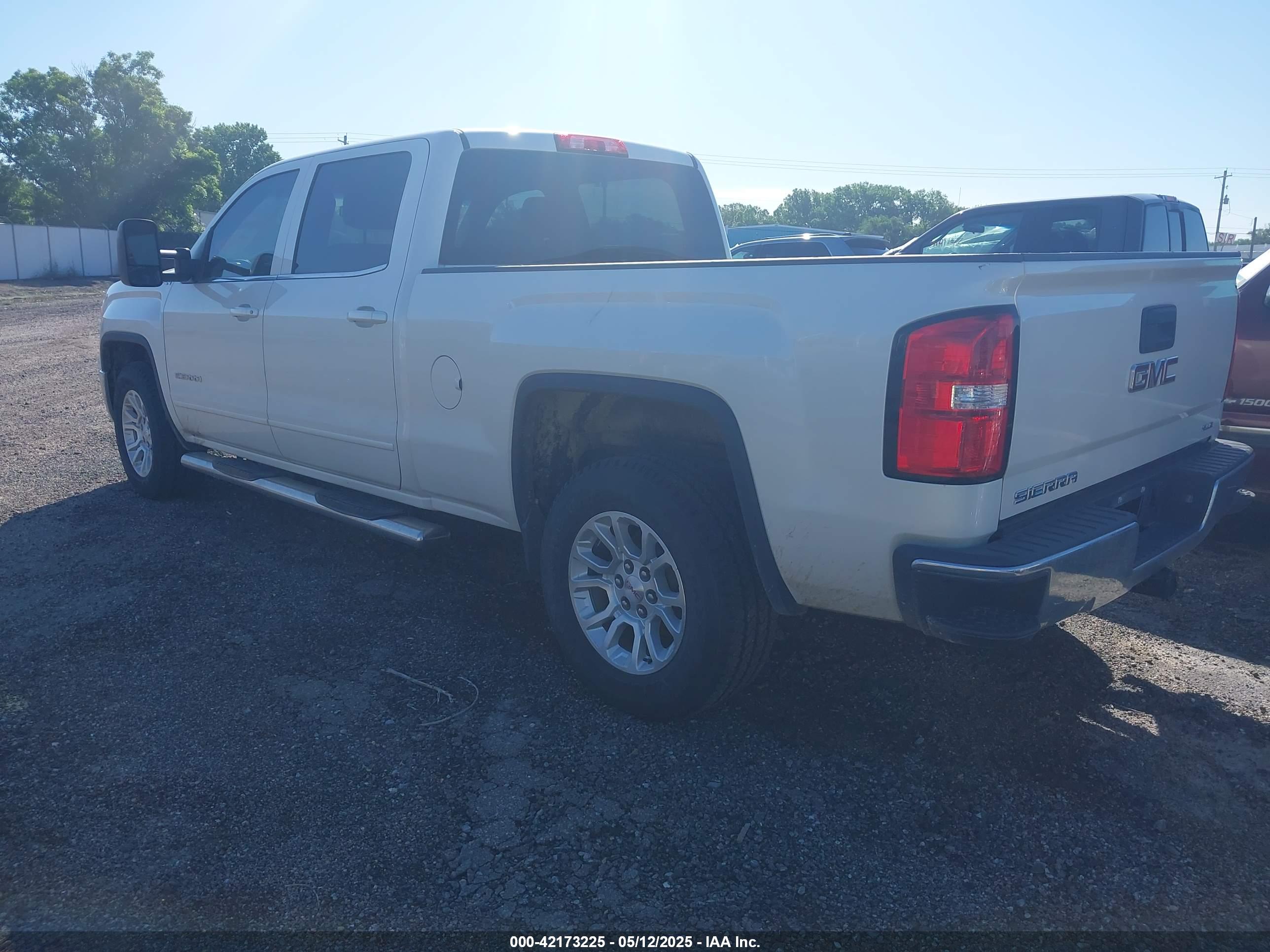 GMC SIERRA image 3