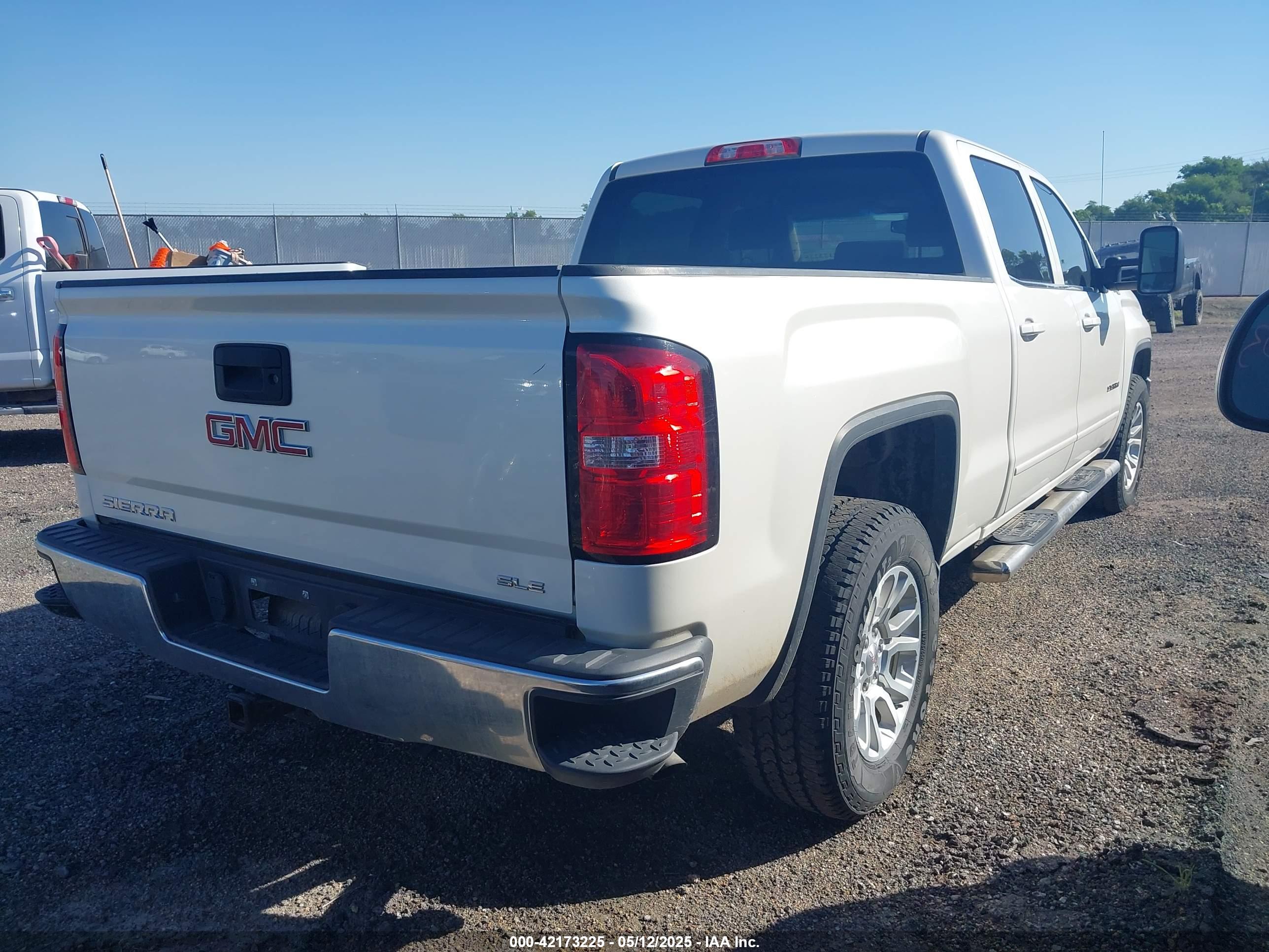 GMC SIERRA image 4