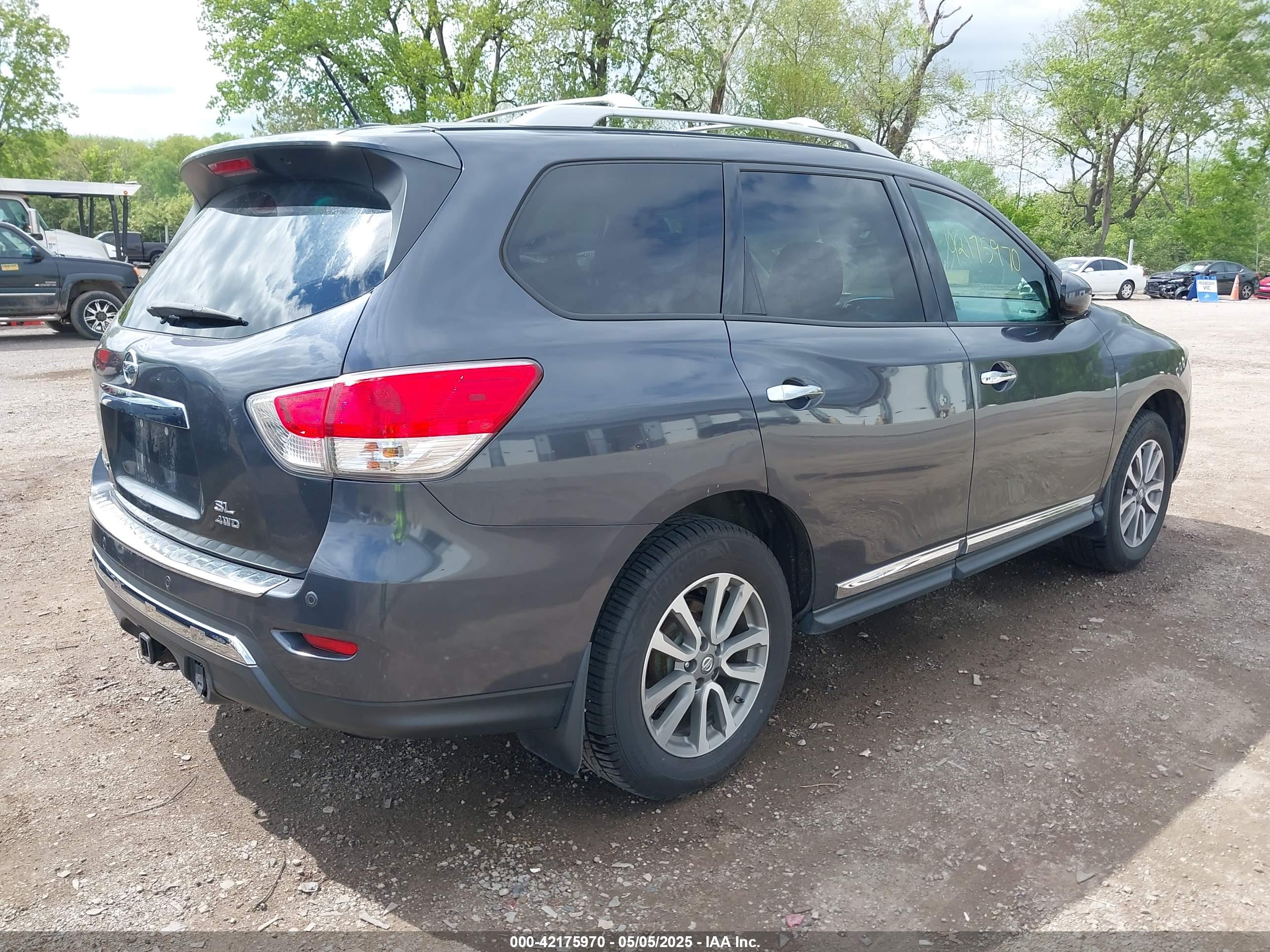 NISSAN PATHFINDER image 4