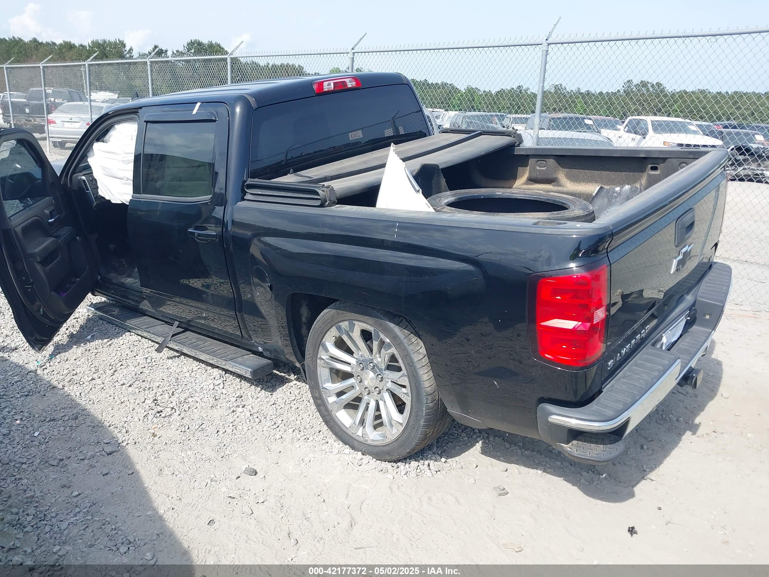 CHEVROLET SILVERADO image 3