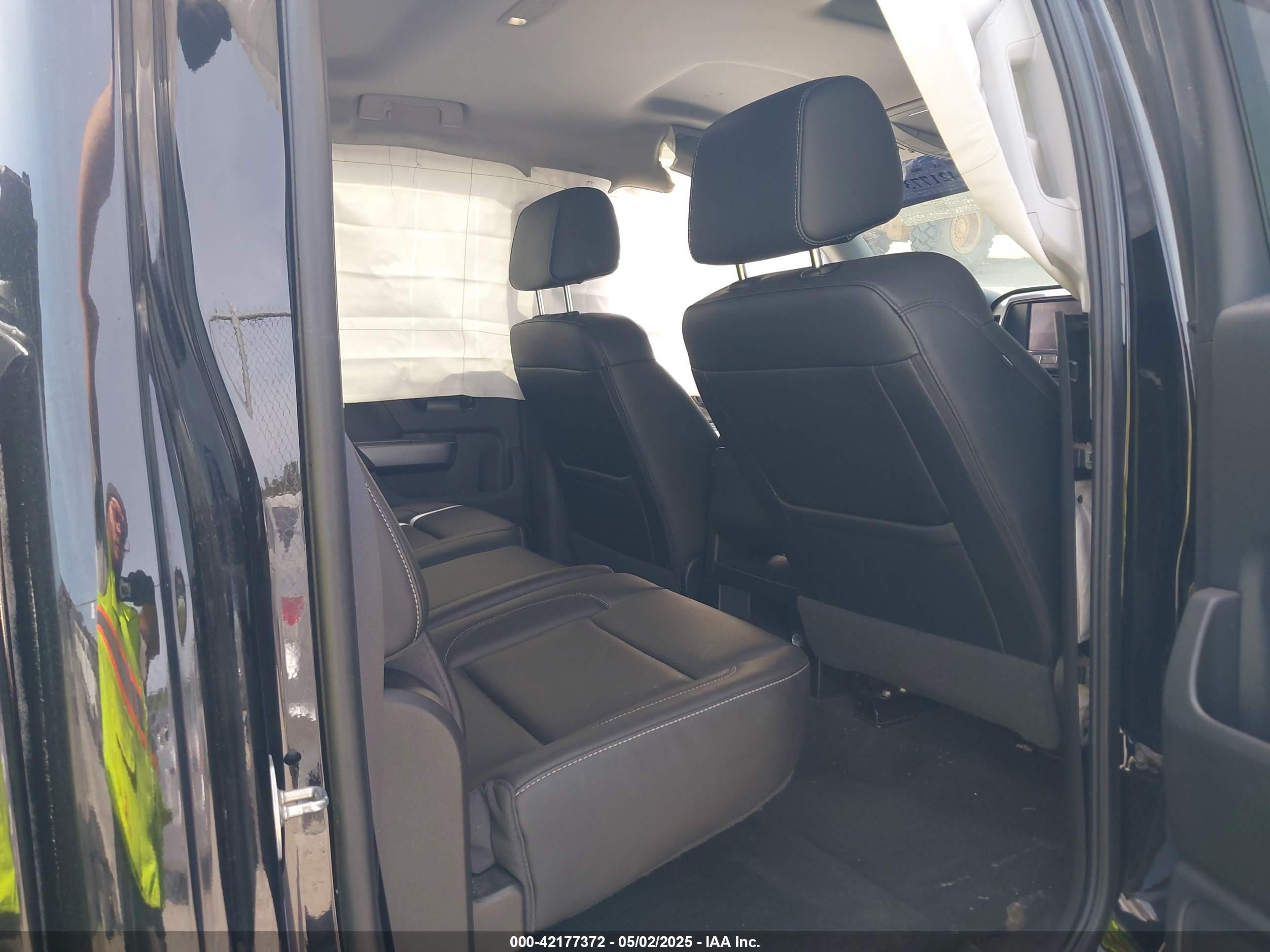 CHEVROLET SILVERADO image 8