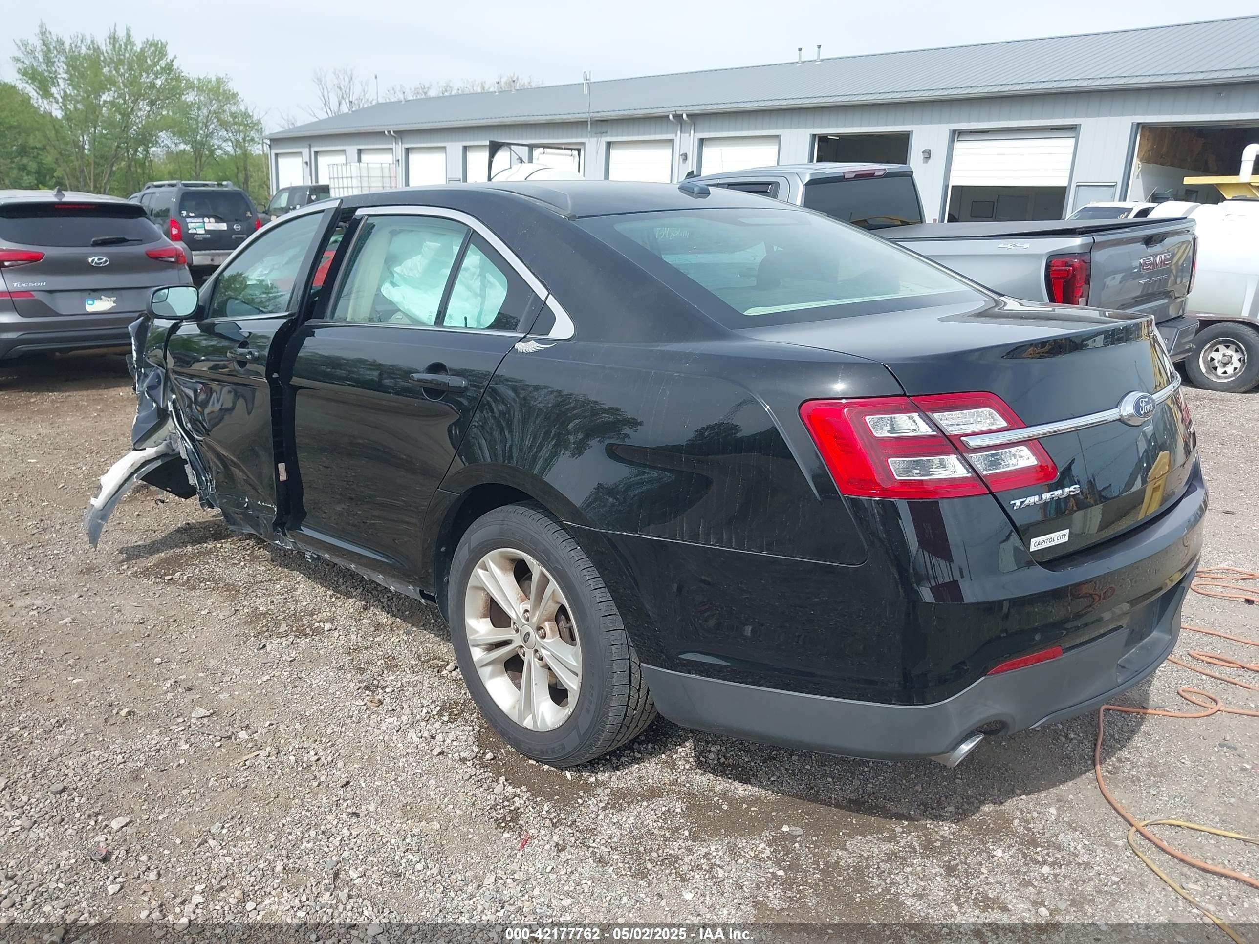 FORD TAURUS image 3