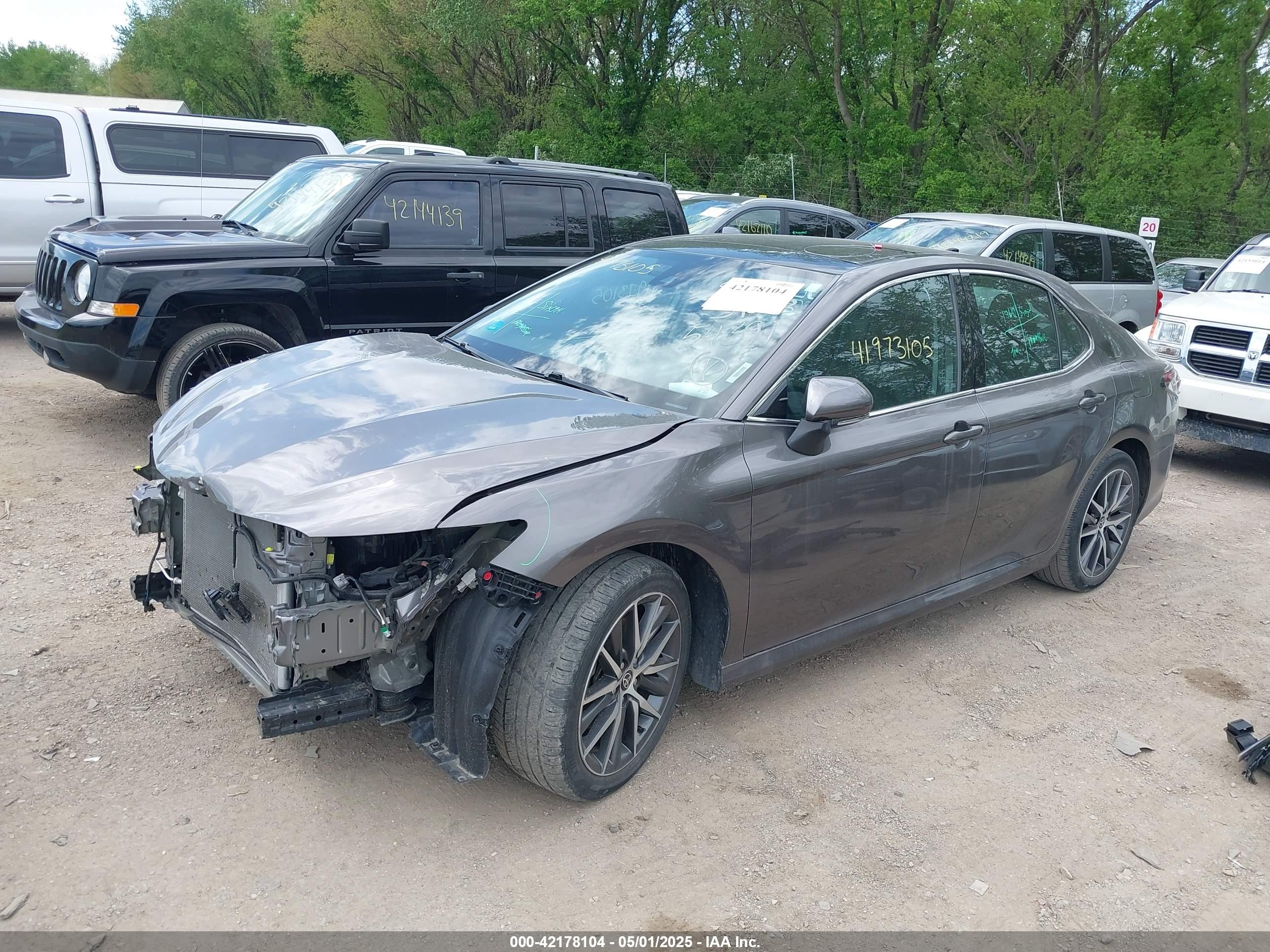 TOYOTA CAMRY image 2