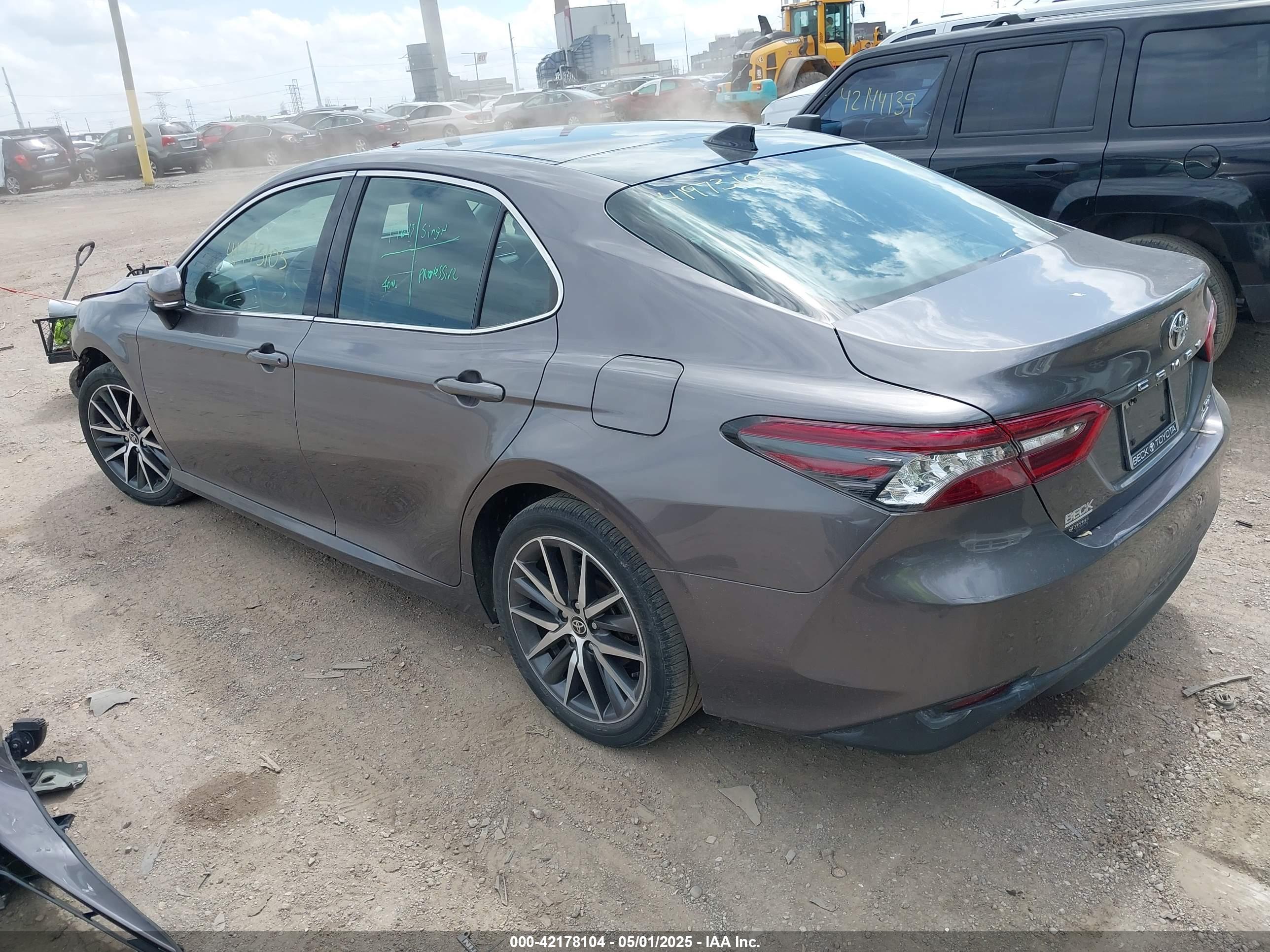 TOYOTA CAMRY image 3