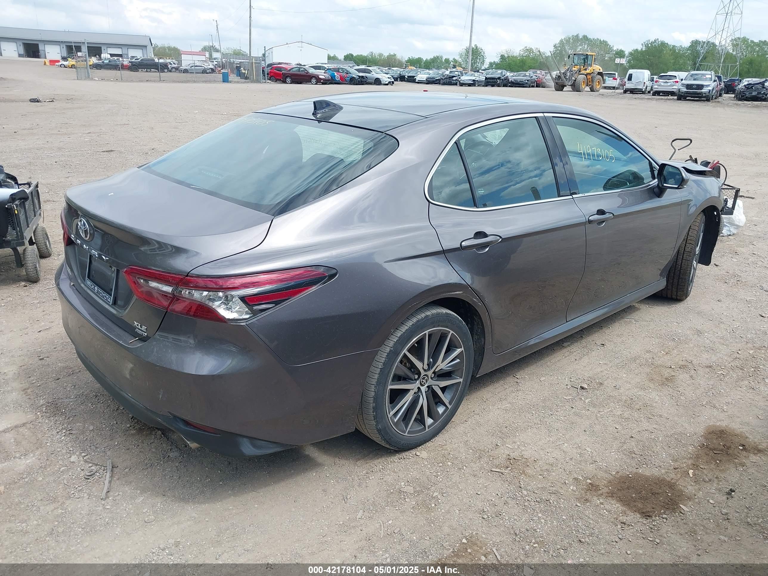TOYOTA CAMRY image 4