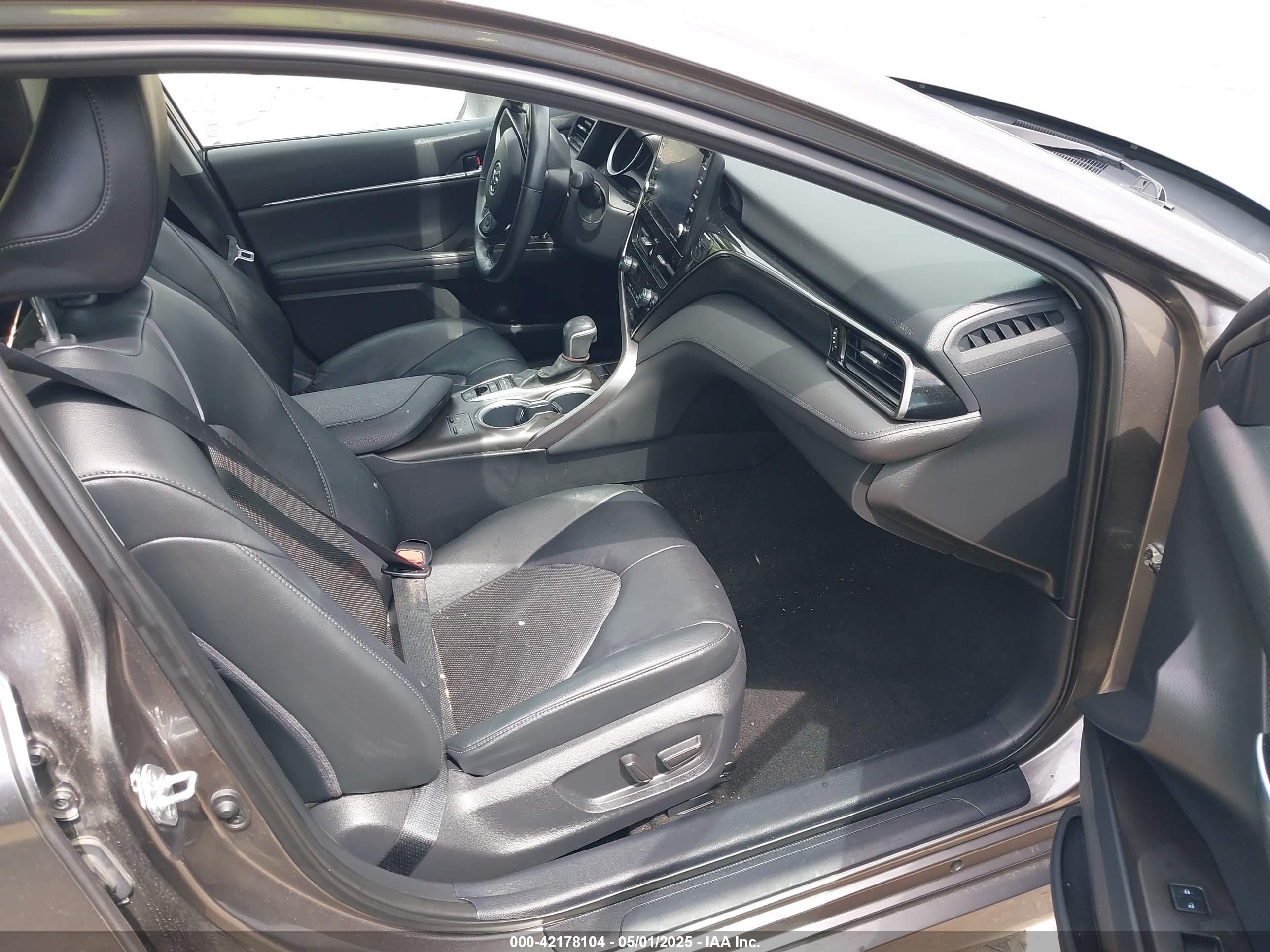 TOYOTA CAMRY image 5