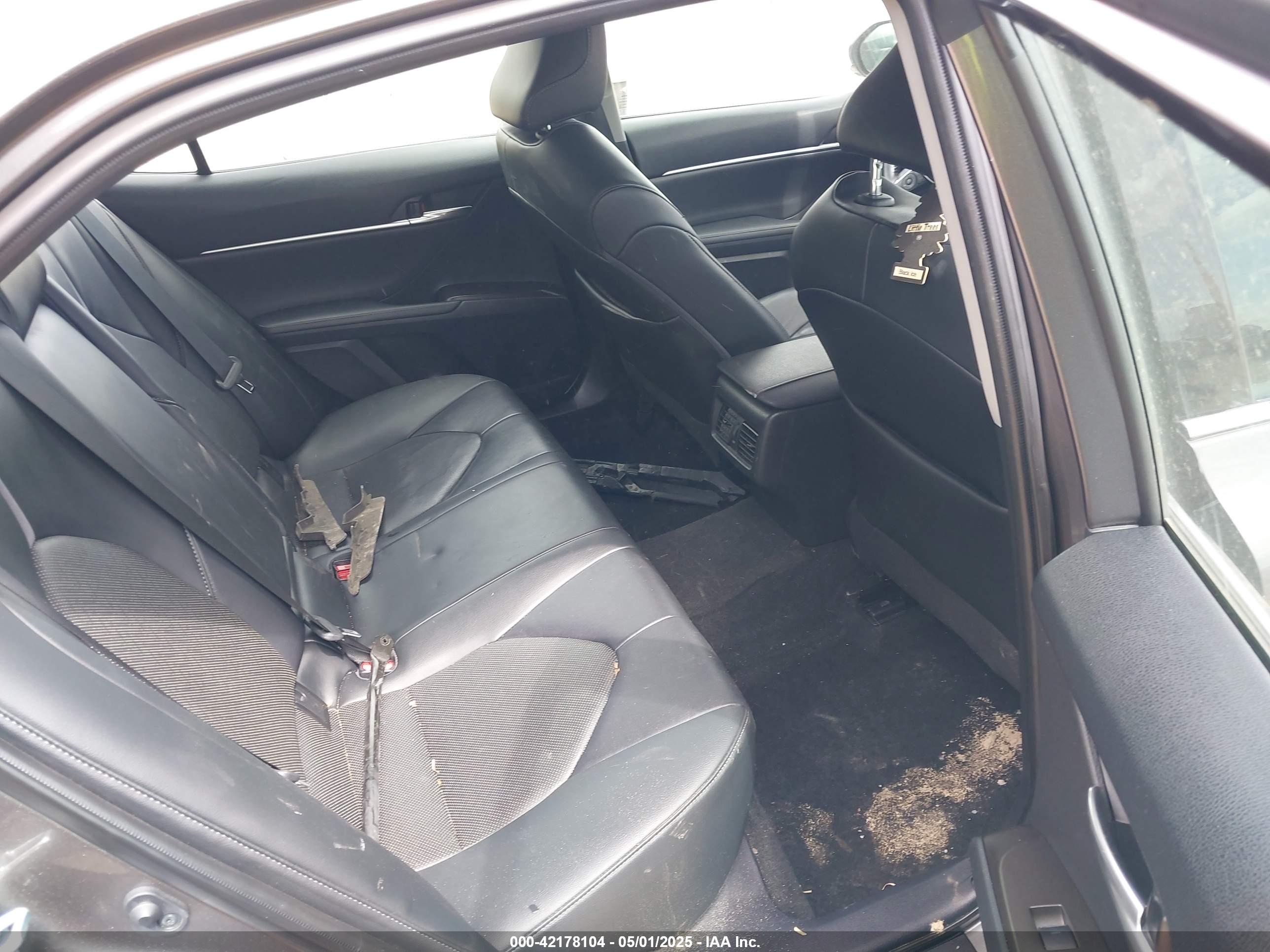 TOYOTA CAMRY image 8