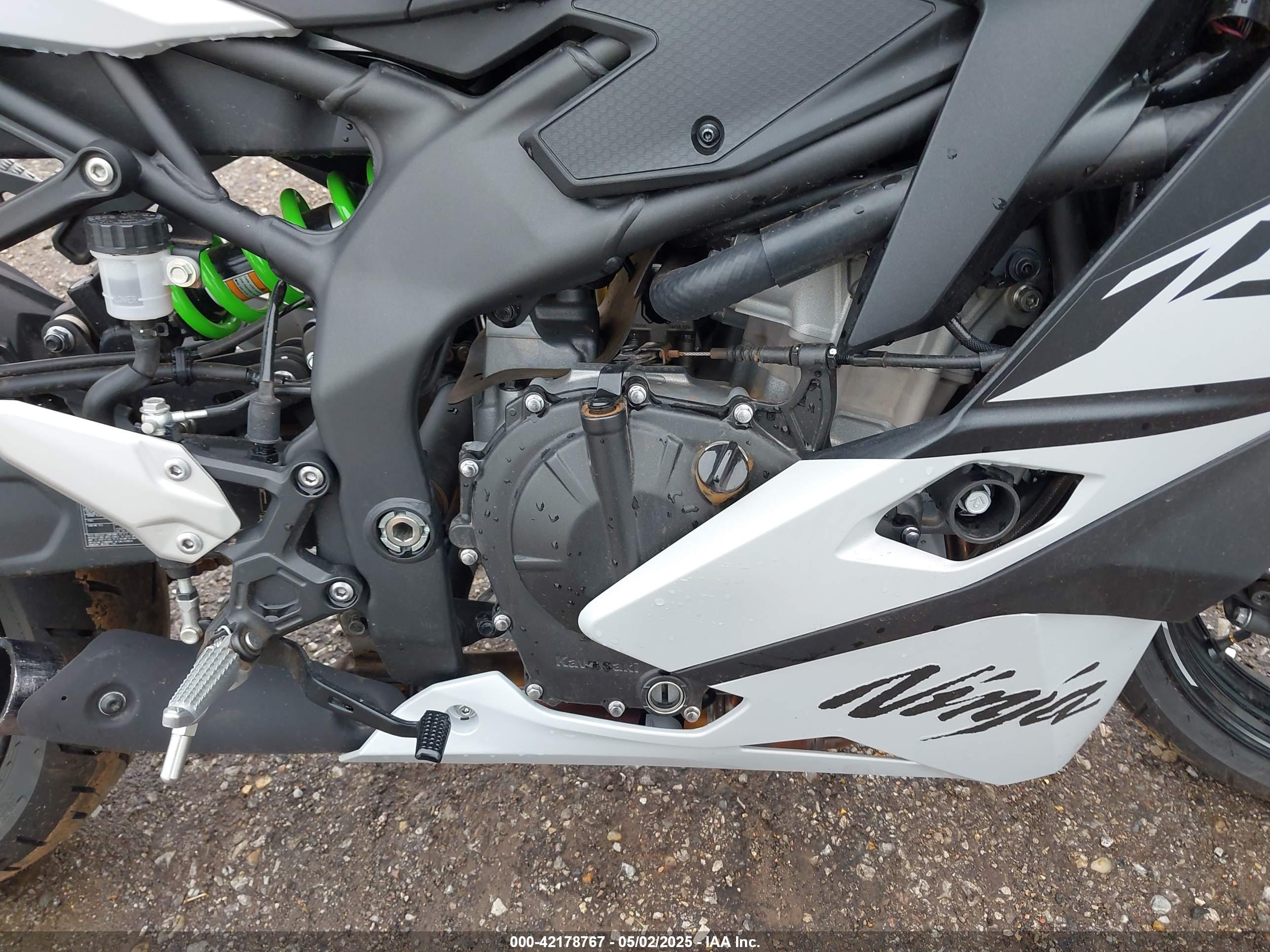 KAWASAKI ZX400 image 8