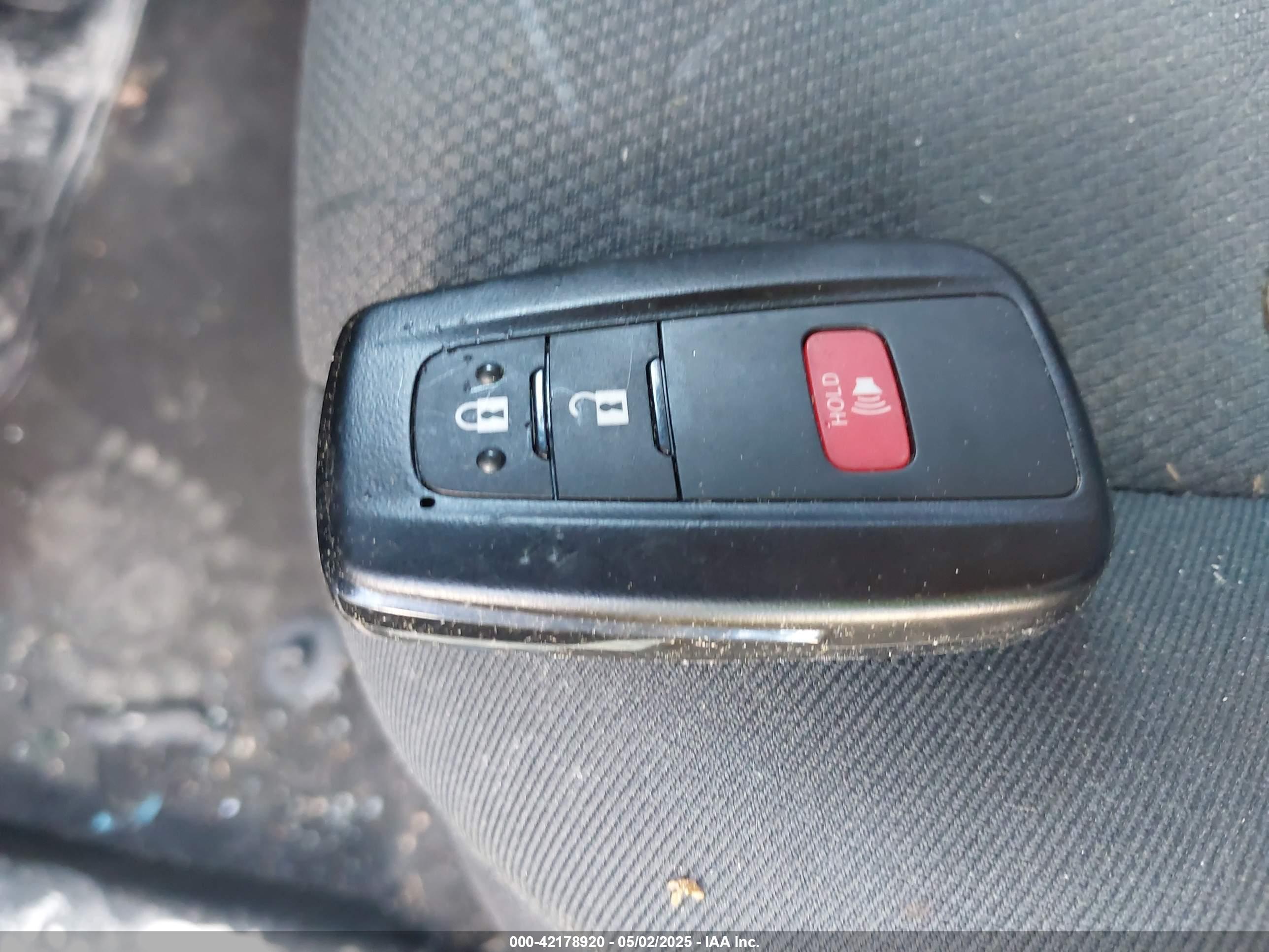 TOYOTA RAV4 image 11