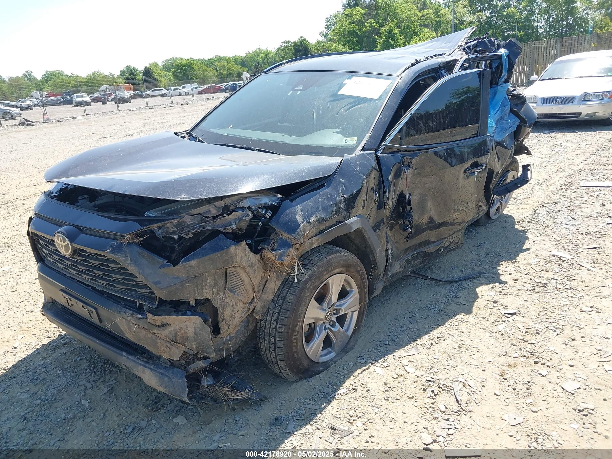 TOYOTA RAV4 image 2