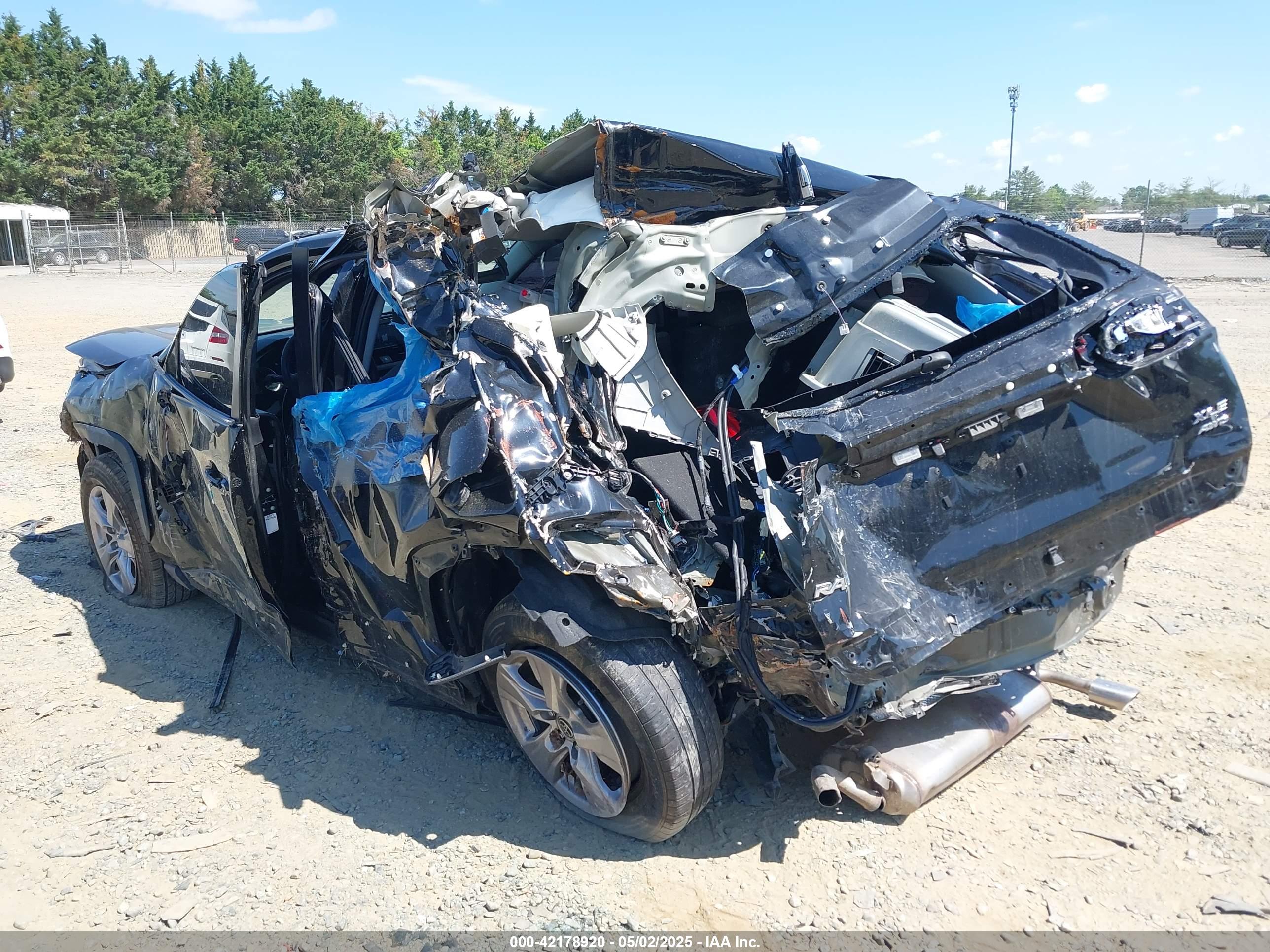 TOYOTA RAV4 image 3