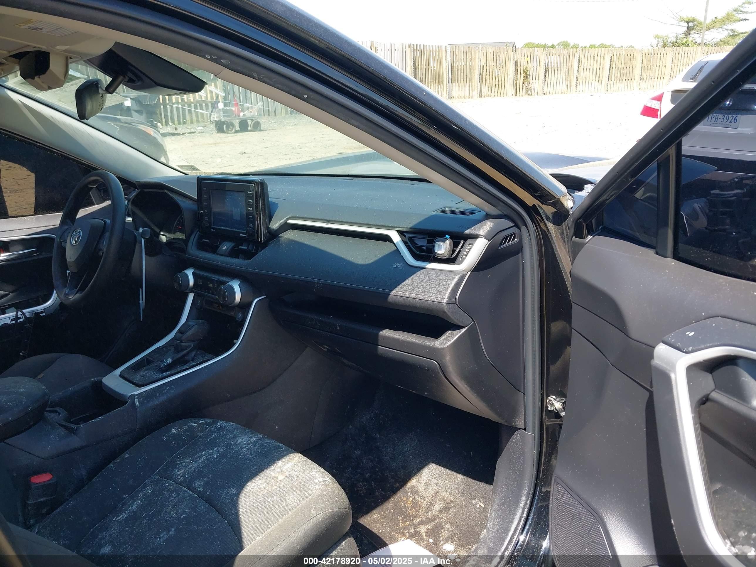 TOYOTA RAV4 image 5