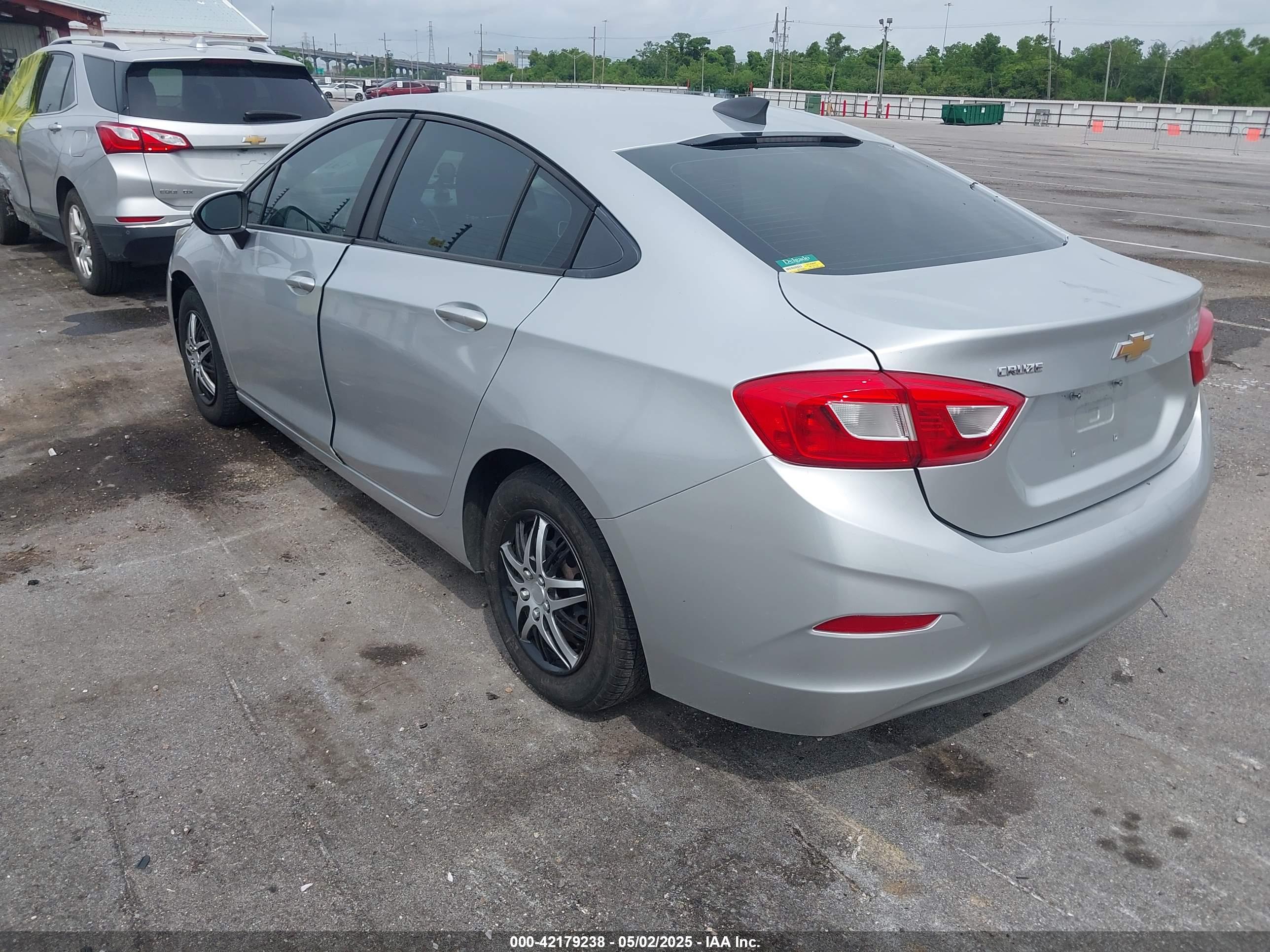 CHEVROLET CRUZE image 3