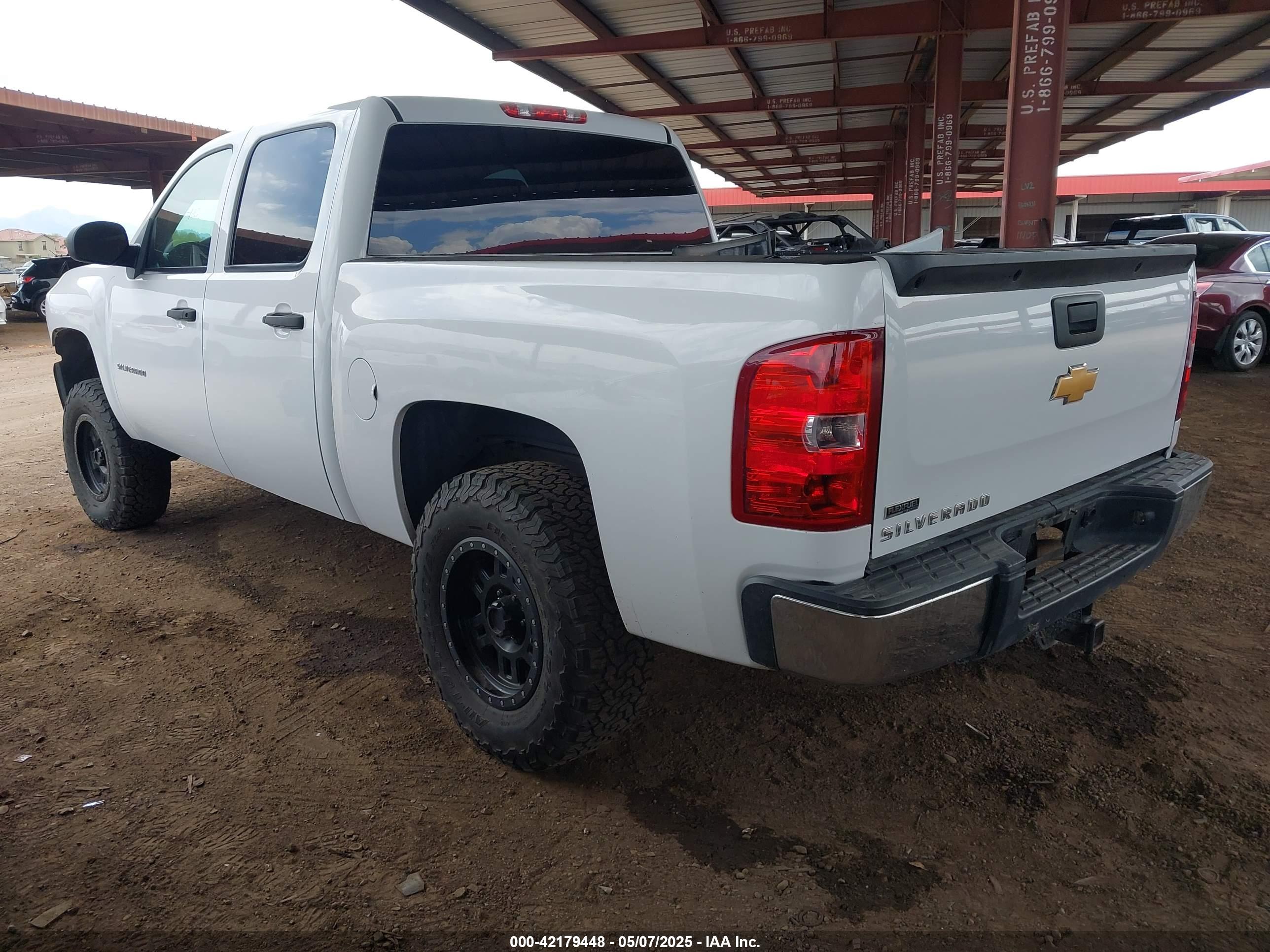 CHEVROLET SILVERADO image 3