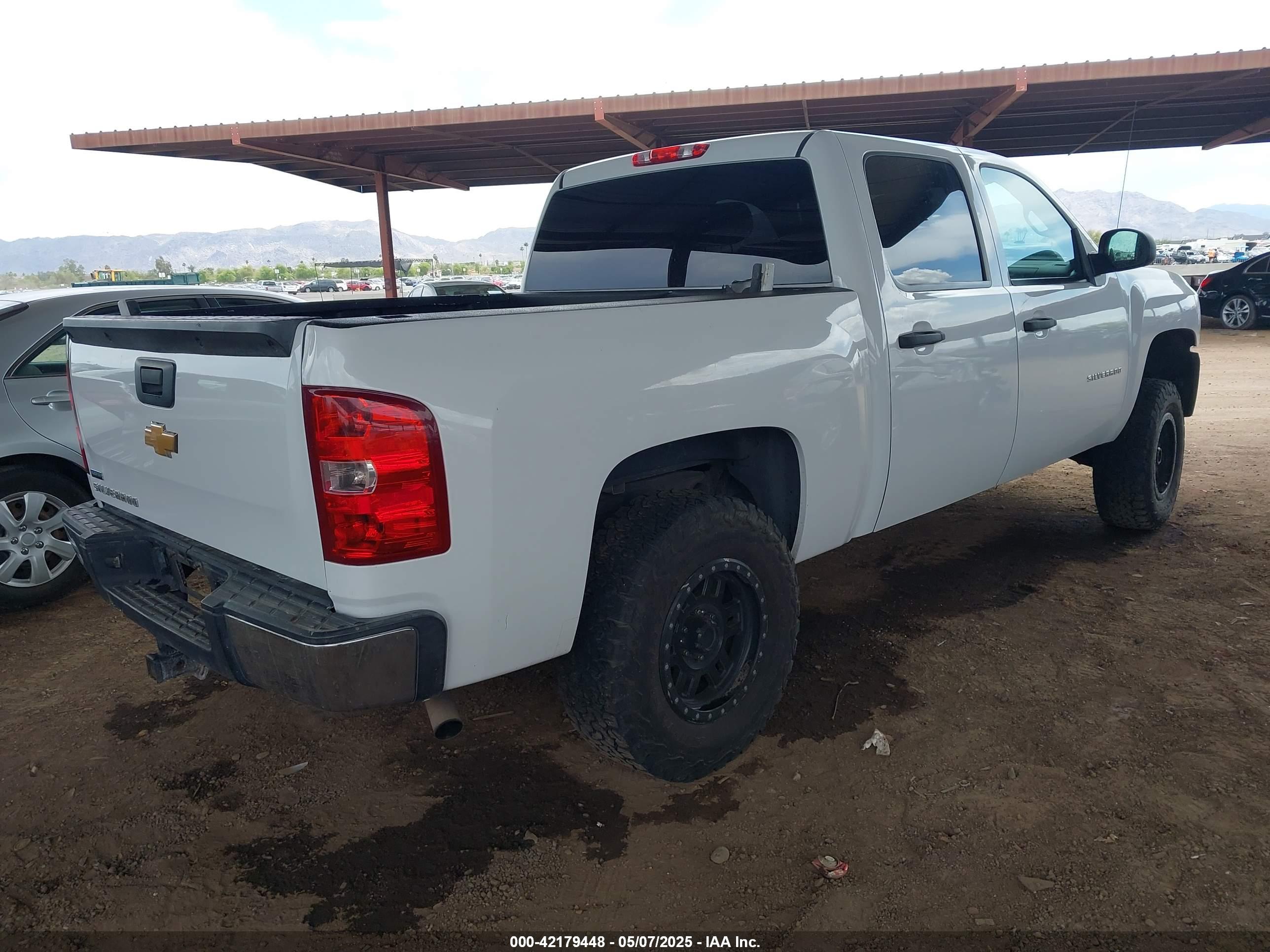 CHEVROLET SILVERADO image 4