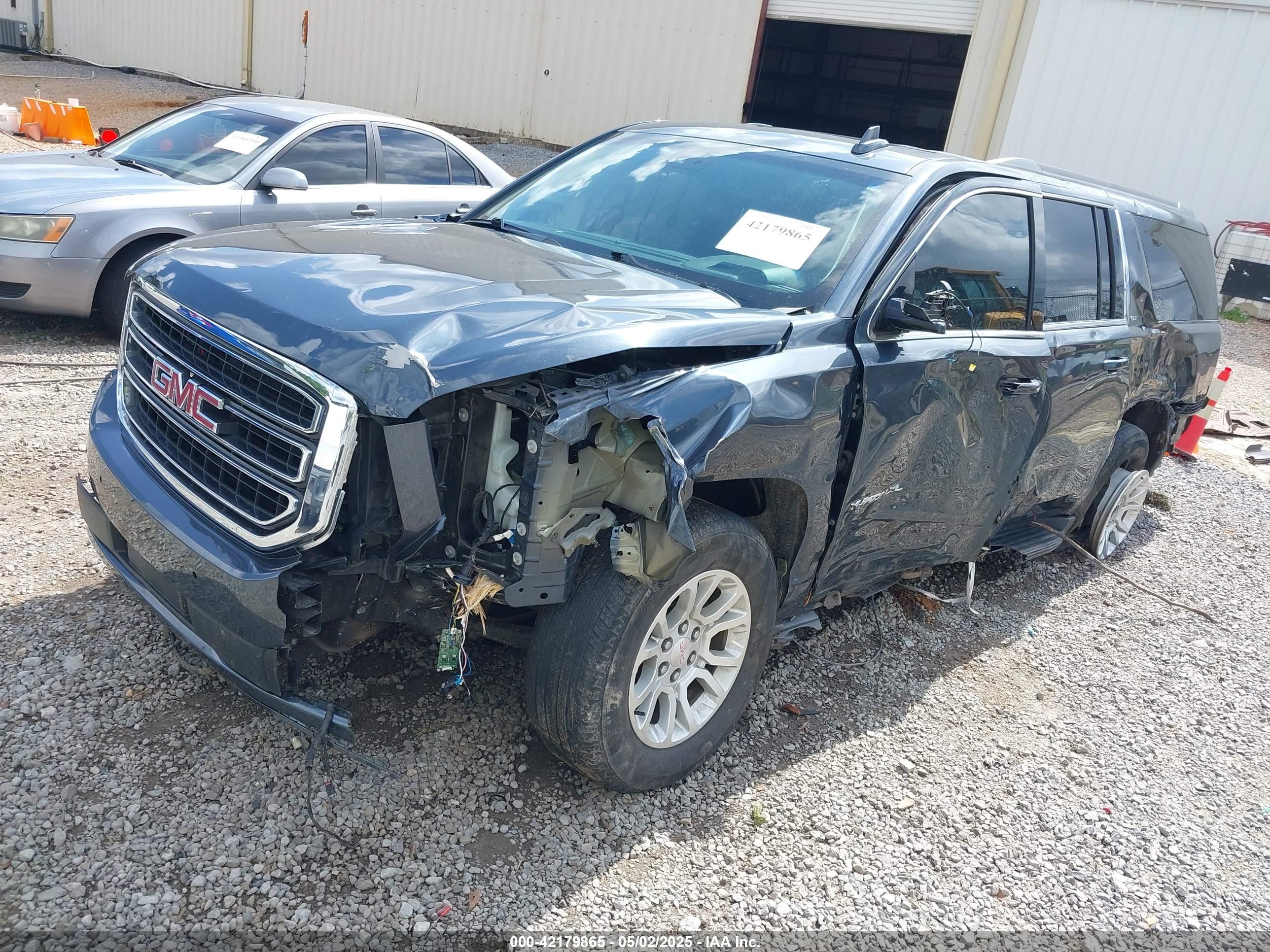 GMC YUKON image 2