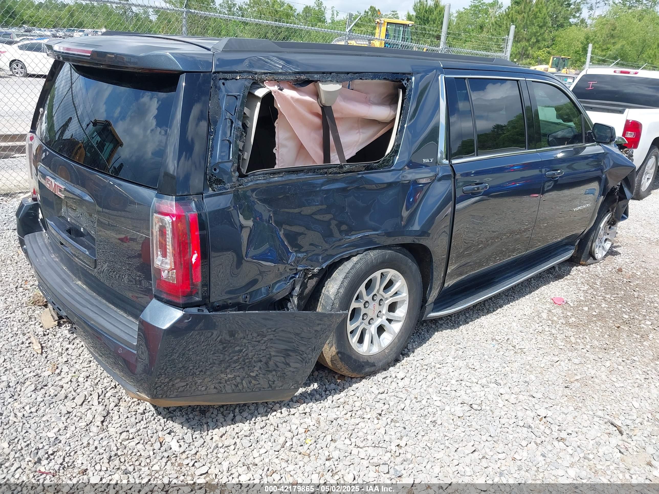 GMC YUKON image 4